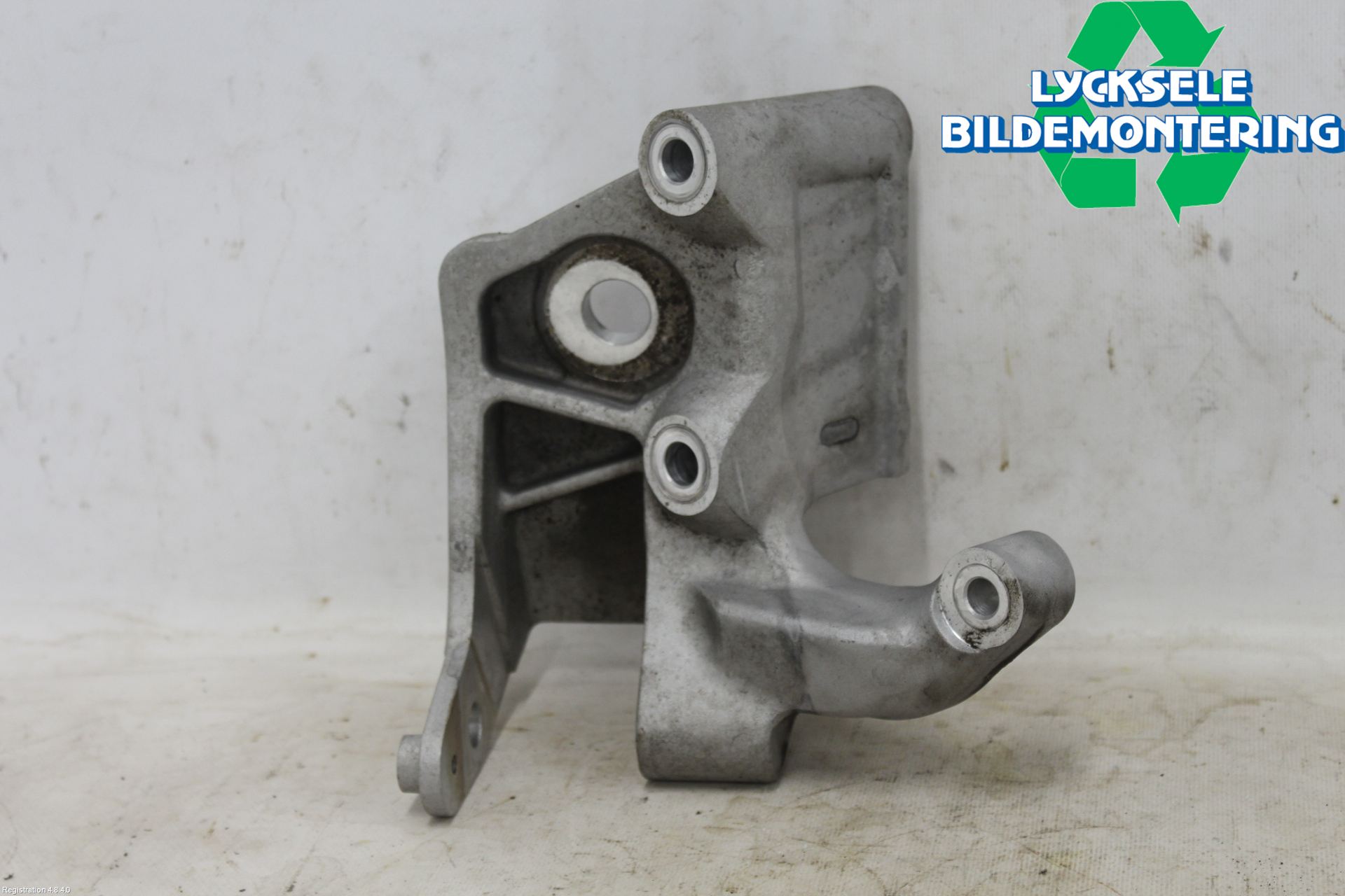 Volvo V60 19- Motorfäste