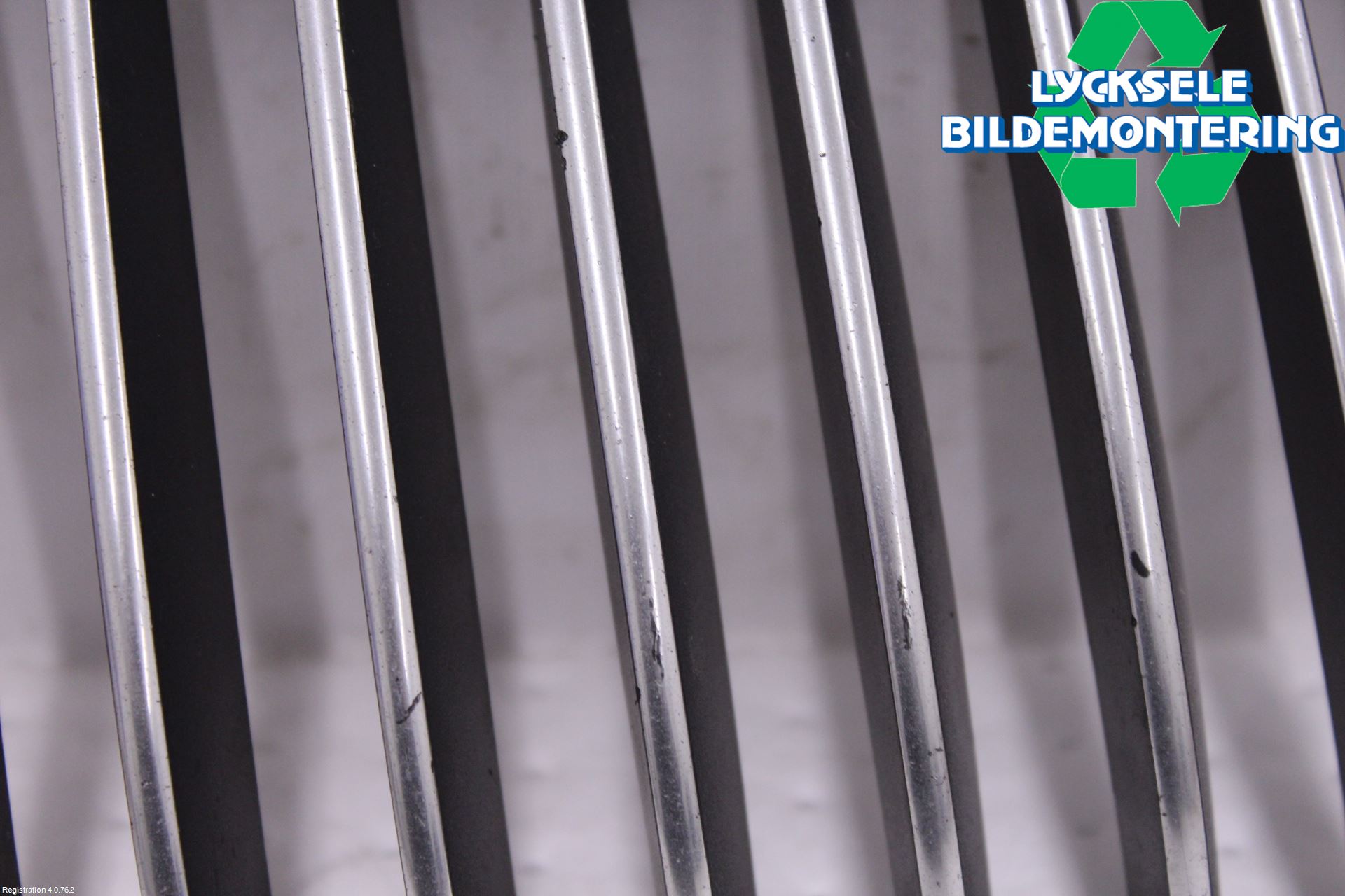 BMW 5 F10/F11/F18 09-17 Grilldel Höger