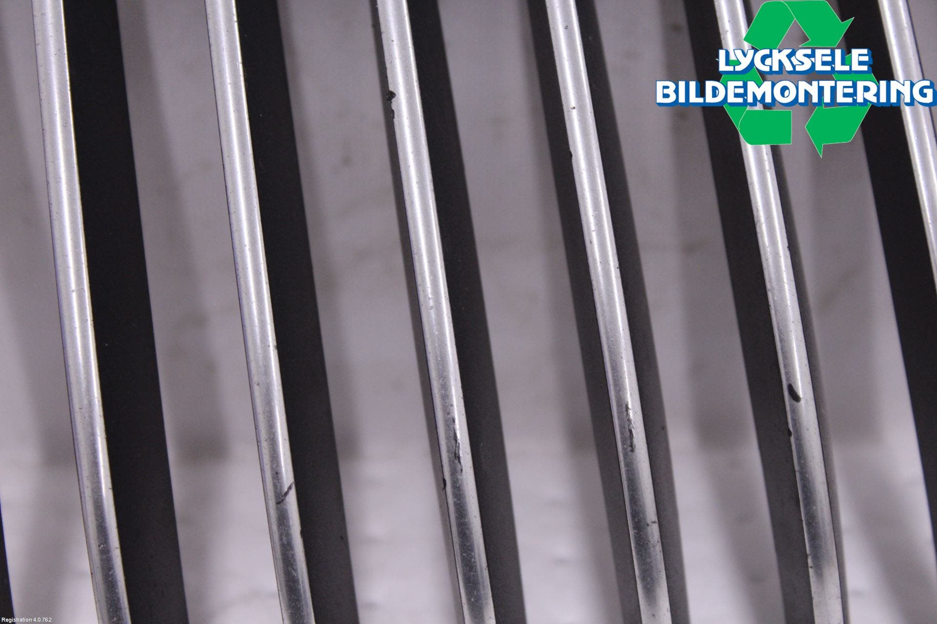 BMW 5 F10/F11/F18 09-17 Grilldel Höger