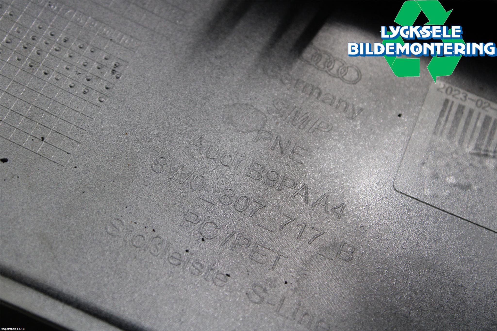 Audi A4/S4 B9 20- Hasplåt Plåt-Plast