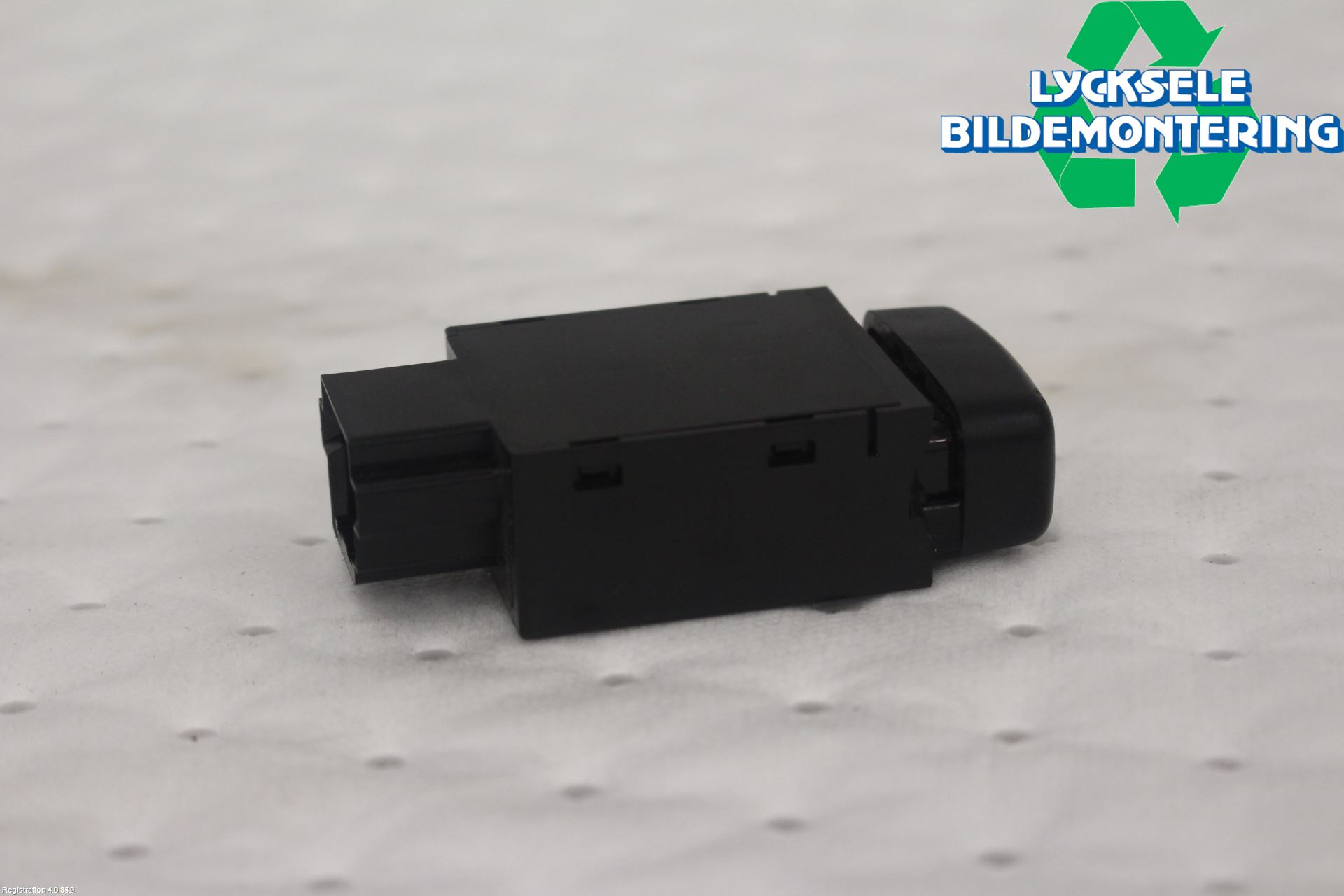 Mitsubishi OUTLANDER 13-21 Strömställare Baklucka