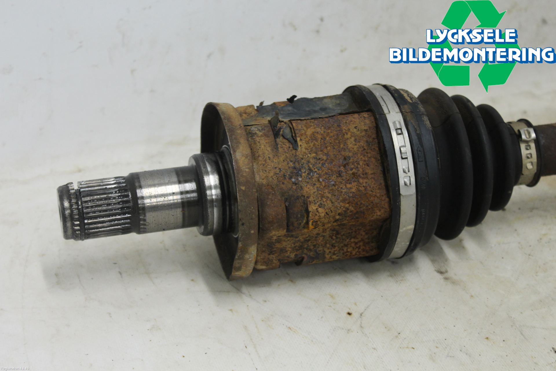 Toyota HILUX 16- Drivaxel Fram Vänster