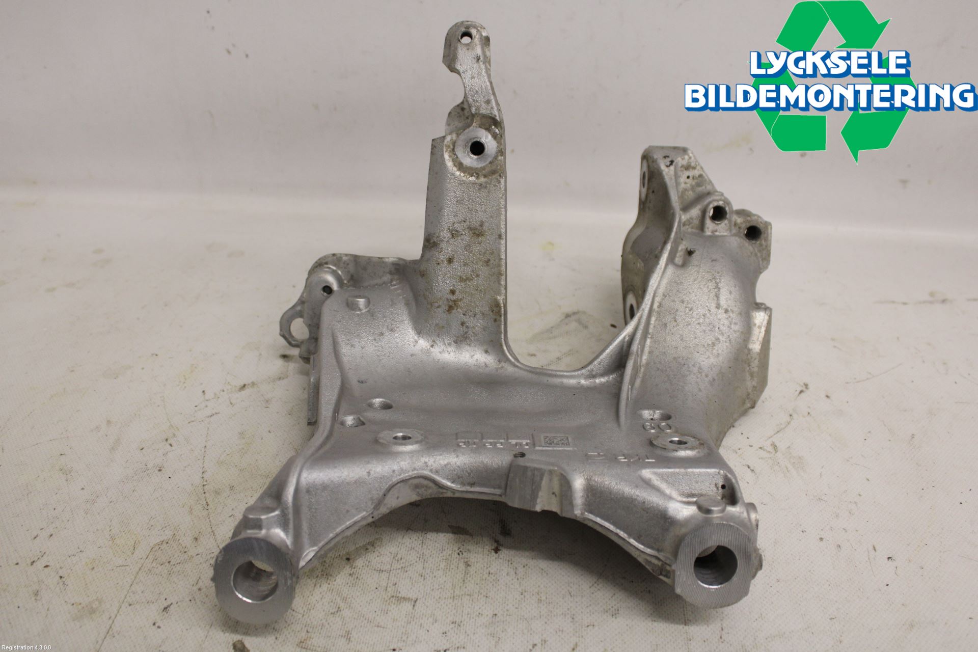 Audi A6 F2/C8 19- Framvagnsbalk