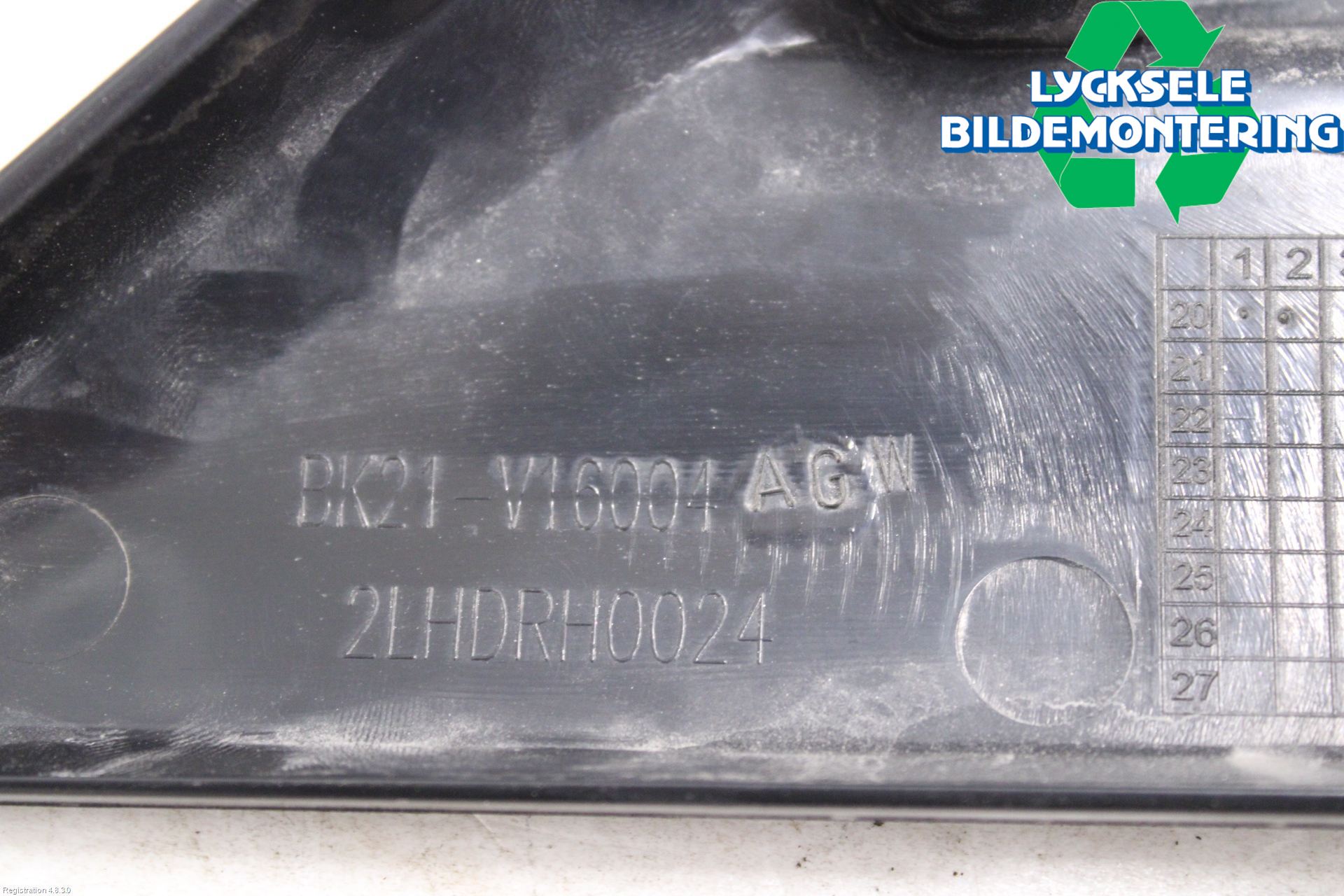 Ford TRANSIT/TOURNEO CUSTOM 13-24 Skärm Hörn Utfyllnad Fram