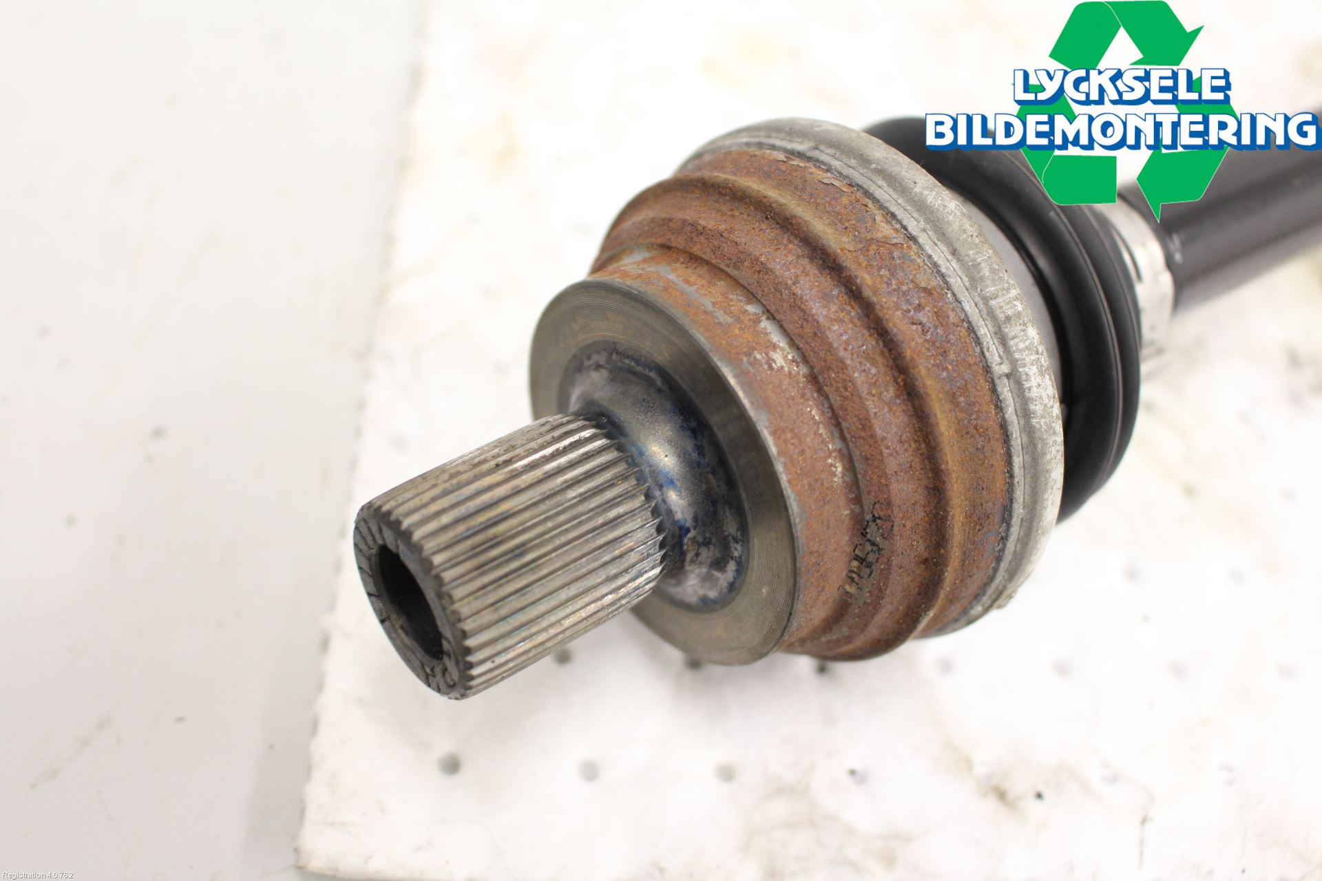 Volkswagen VW TIGUAN 16-24 Drivaxel Bak Höger