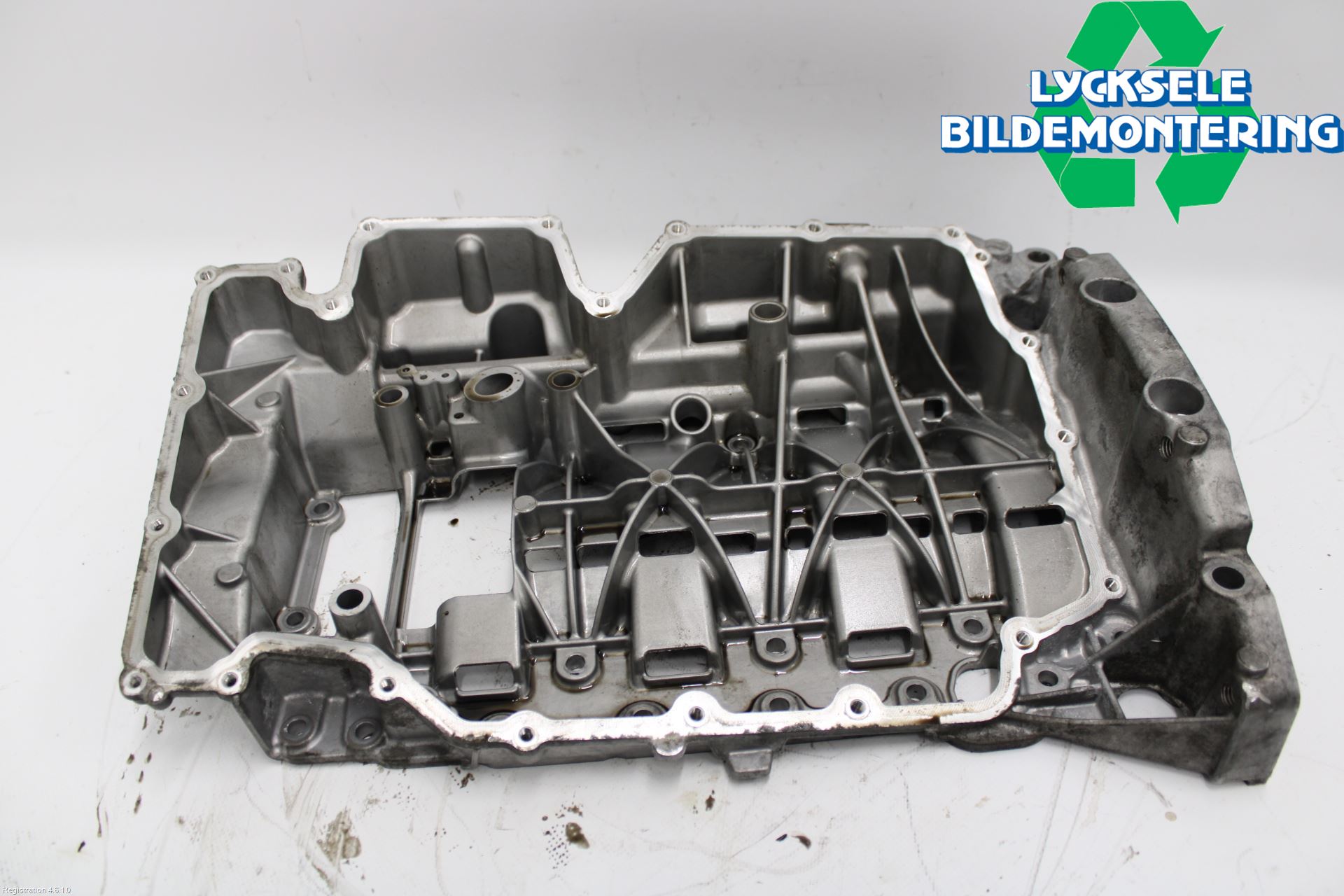 Audi A6 F2/C8 19- Oljetråg