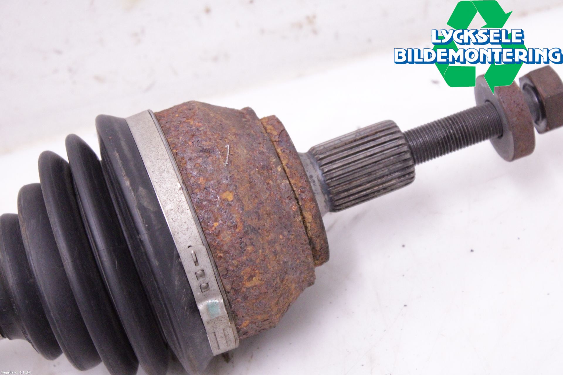 Volkswagen VW AMAROK 2H 10-22 Drivaxel Fram Vänster