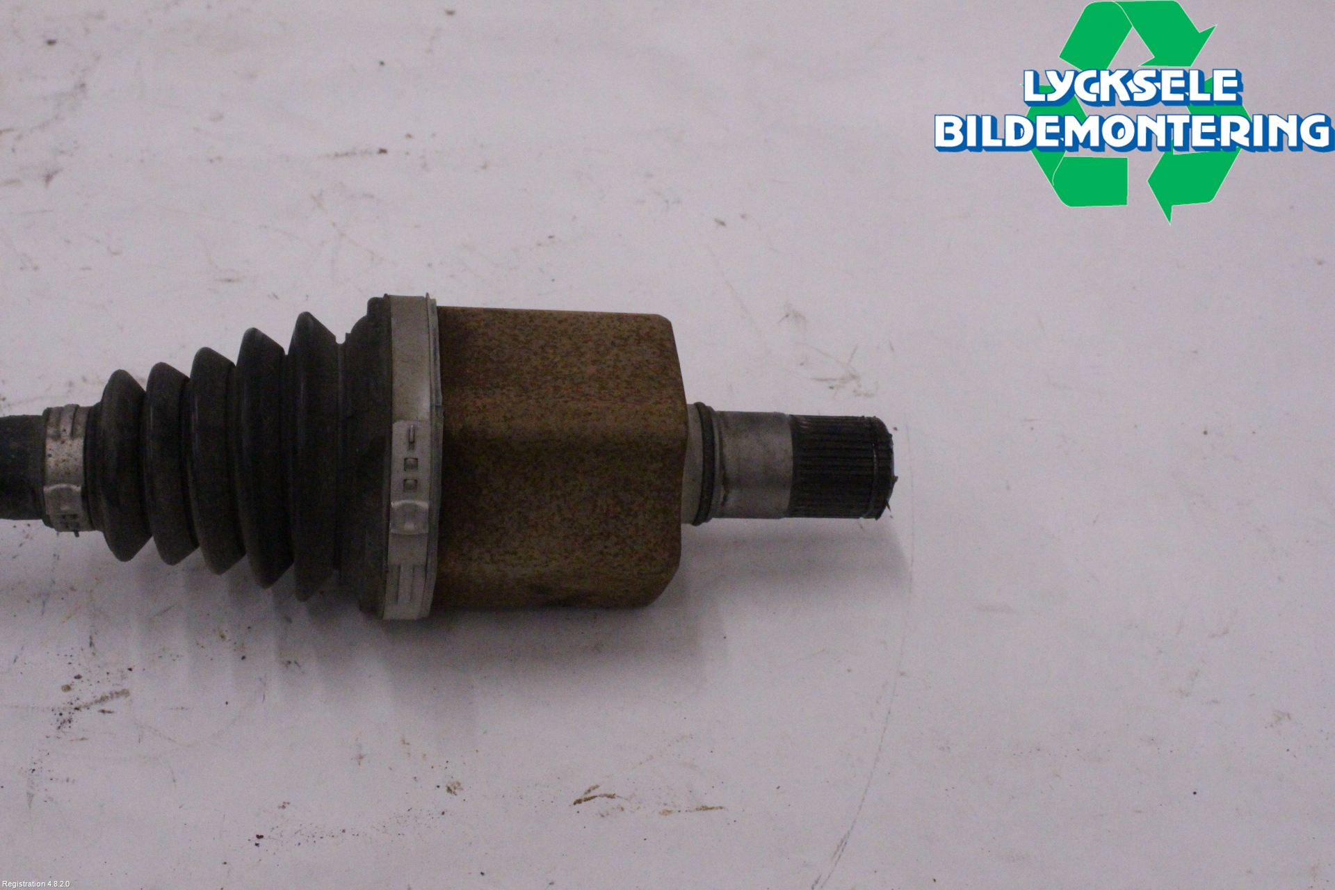 Volkswagen VW T-ROC 18- Drivaxel Fram Vänster