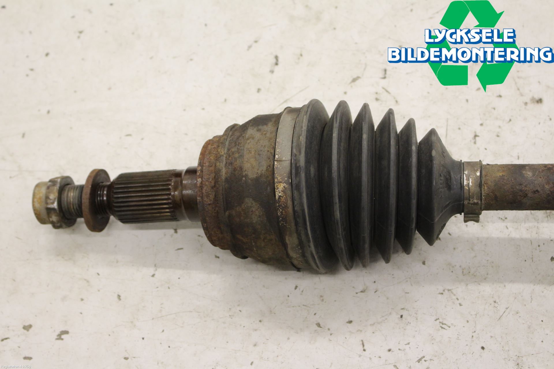 Cadillac ESCALADE Drivaxel Fram Vänster