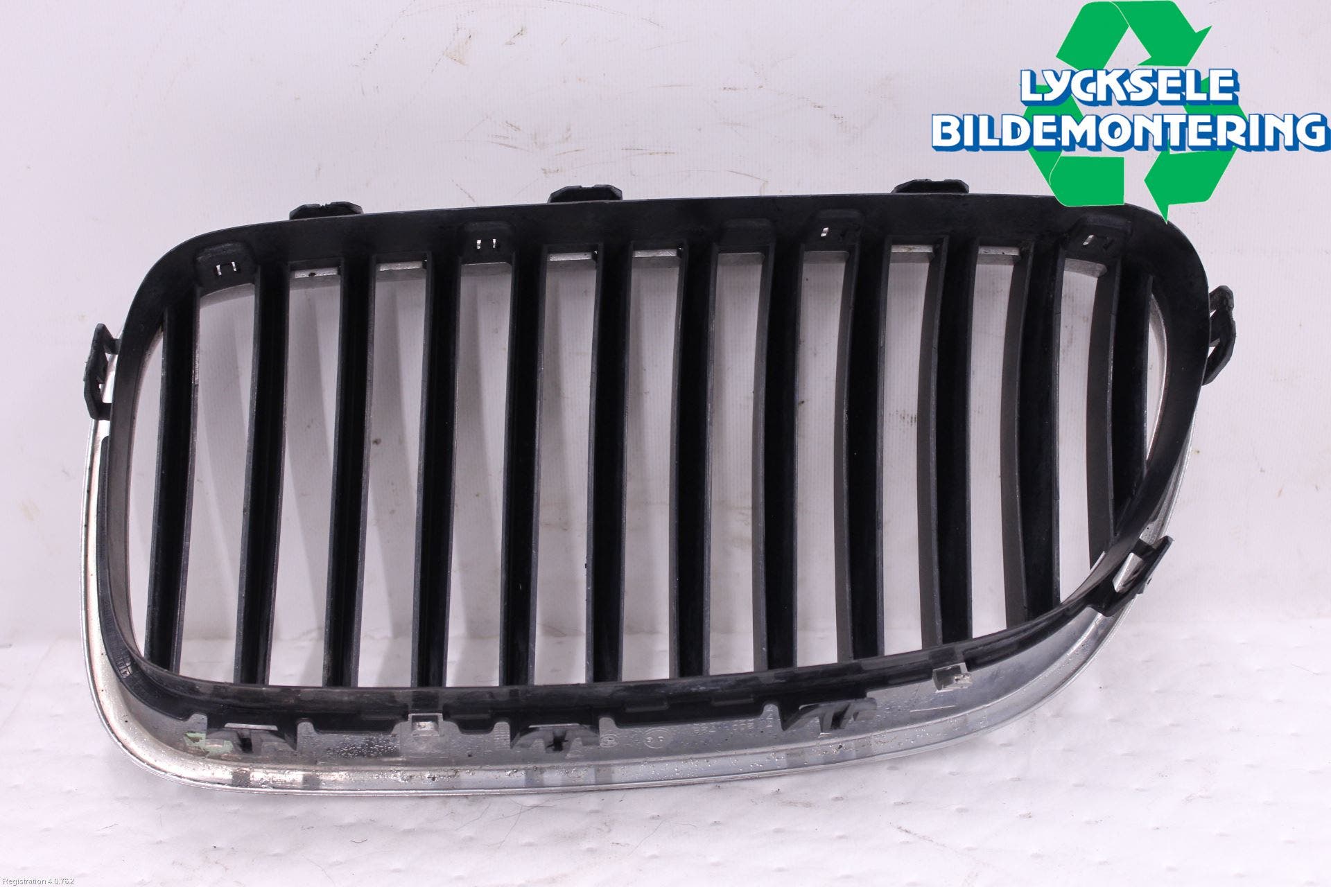 BMW 5 F10/F11/F18 09-17 Grilldel Höger