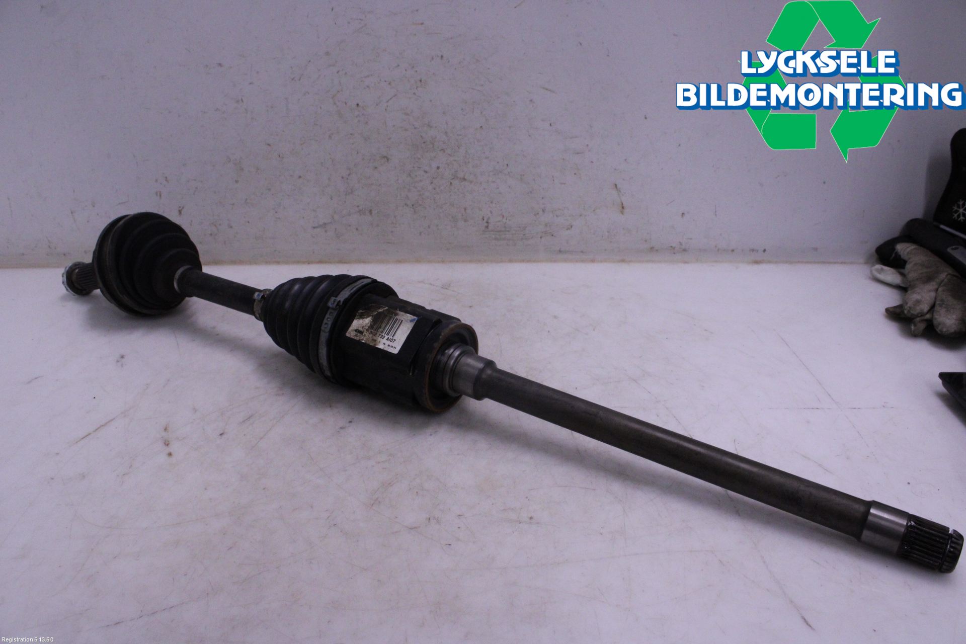 BMW 3 E46      98-05 Drivaxel Fram Höger