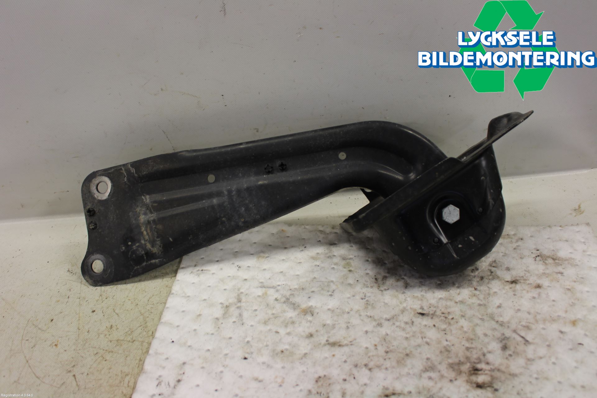 Volkswagen VW TIGUAN 16-24 Bärarm Bak Vänster
