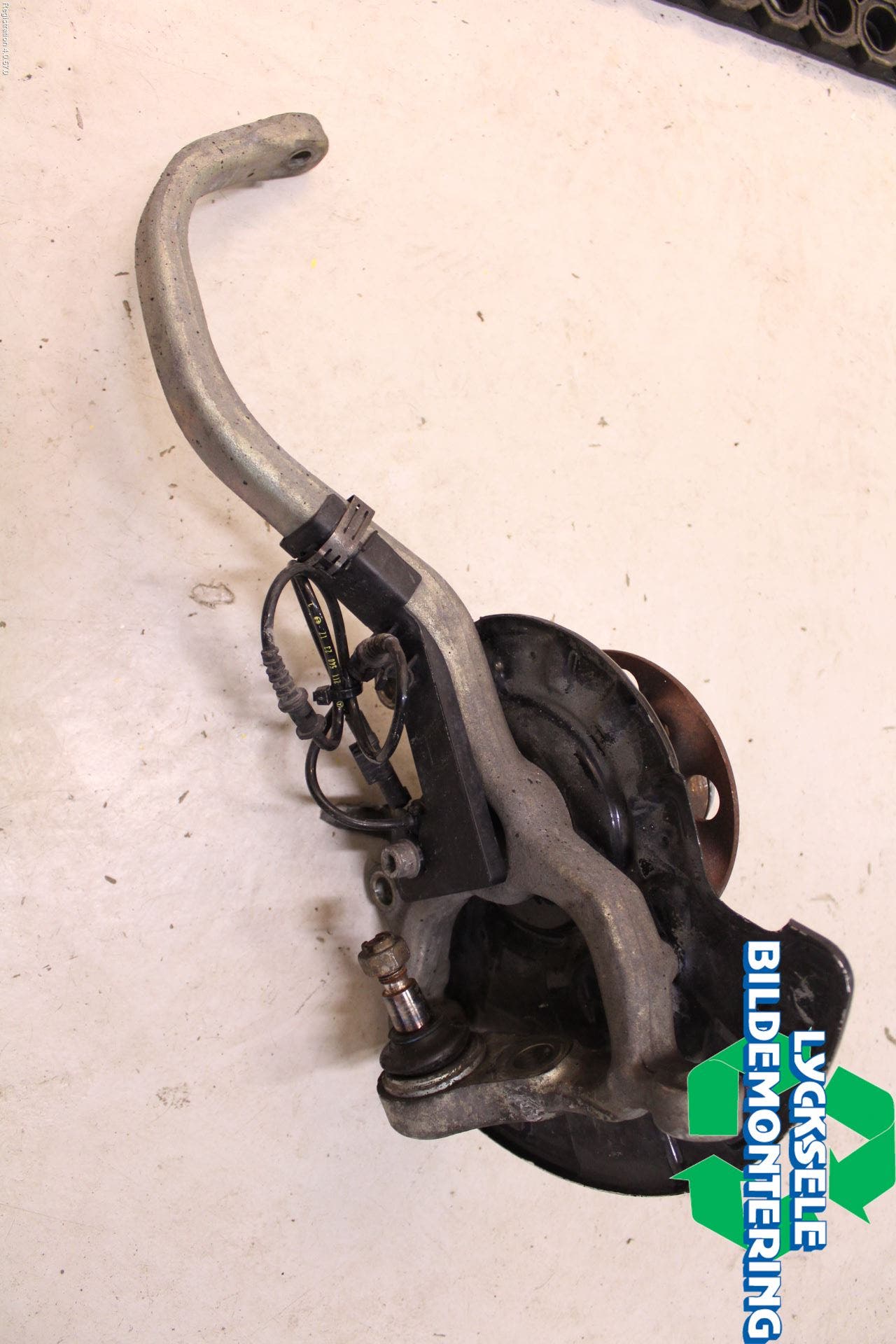 Mercedes-Benz MB CLS (C219) 03-11 Styrspindel Lagerhus Vä