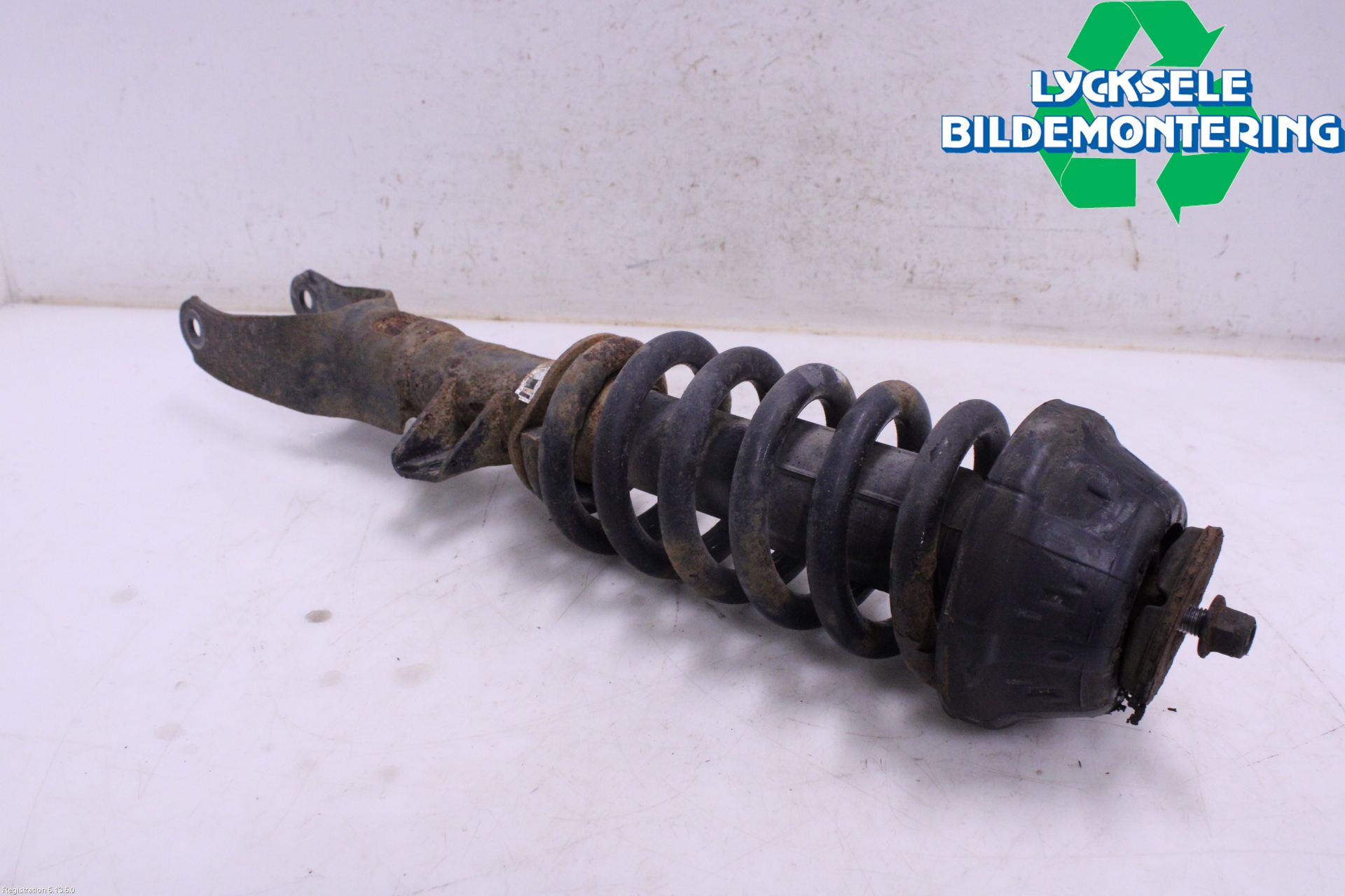 Volkswagen VW AMAROK 2H 10-22 Fjäderben Fram Höger