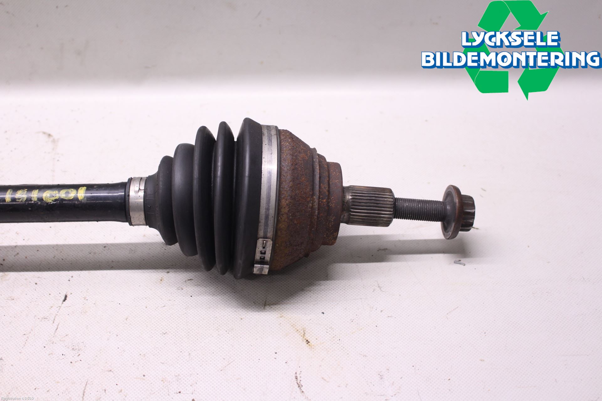 Volkswagen VW PASSAT 15-19 Drivaxel Fram Vänster