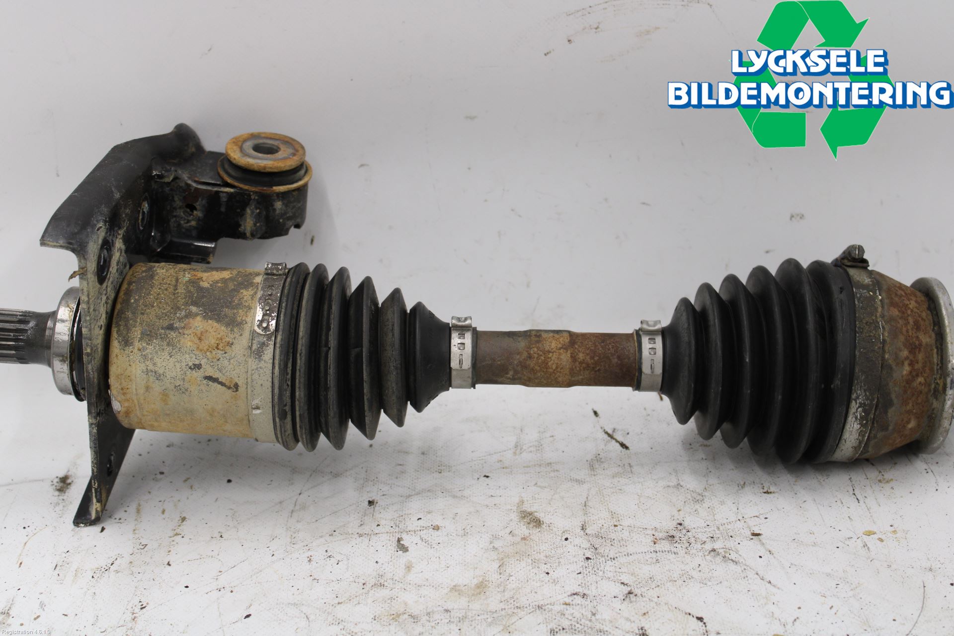 Isuzu D-MAX Drivaxel Fram Höger