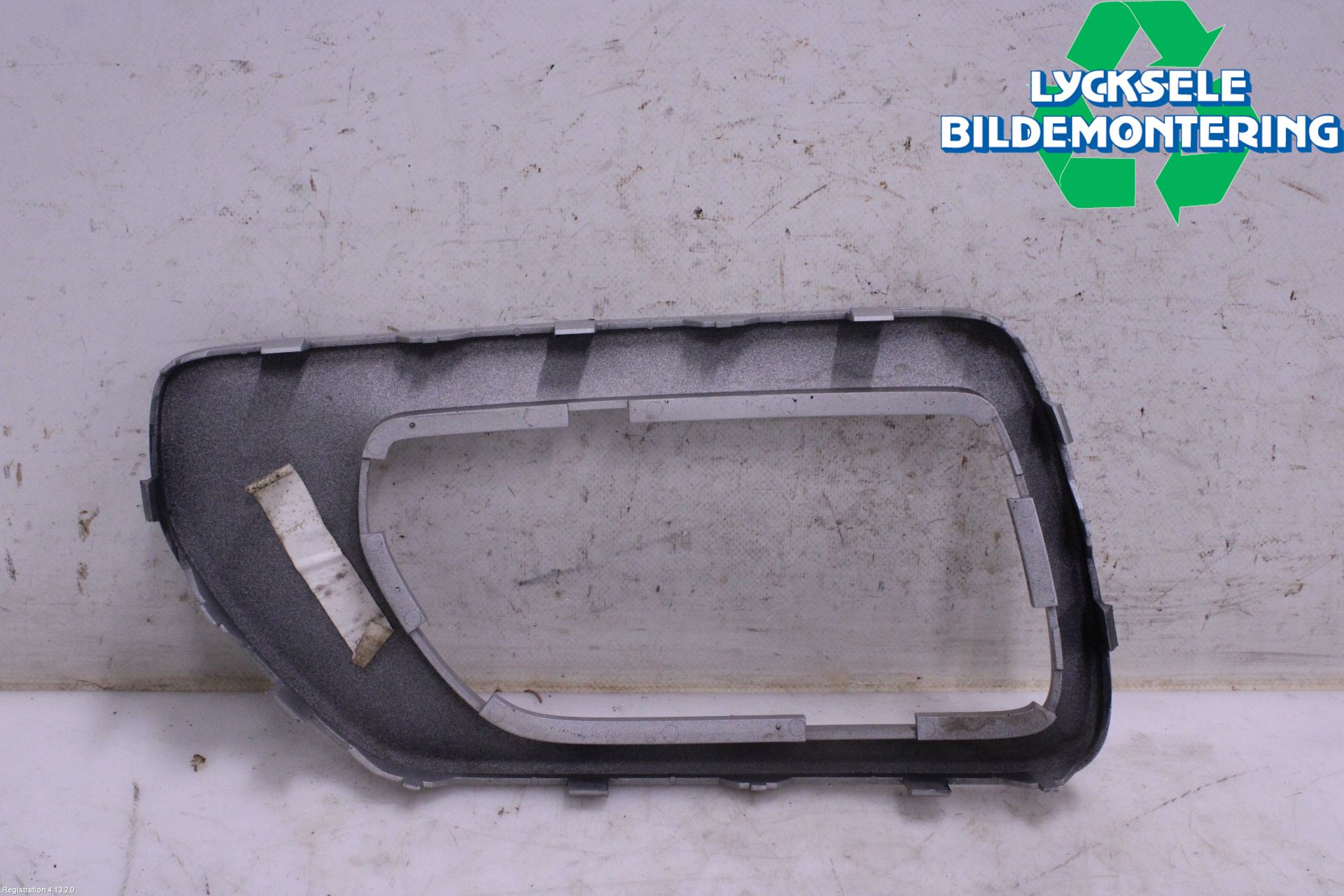 Volvo XC70 08-13 Dimljussarg Fram