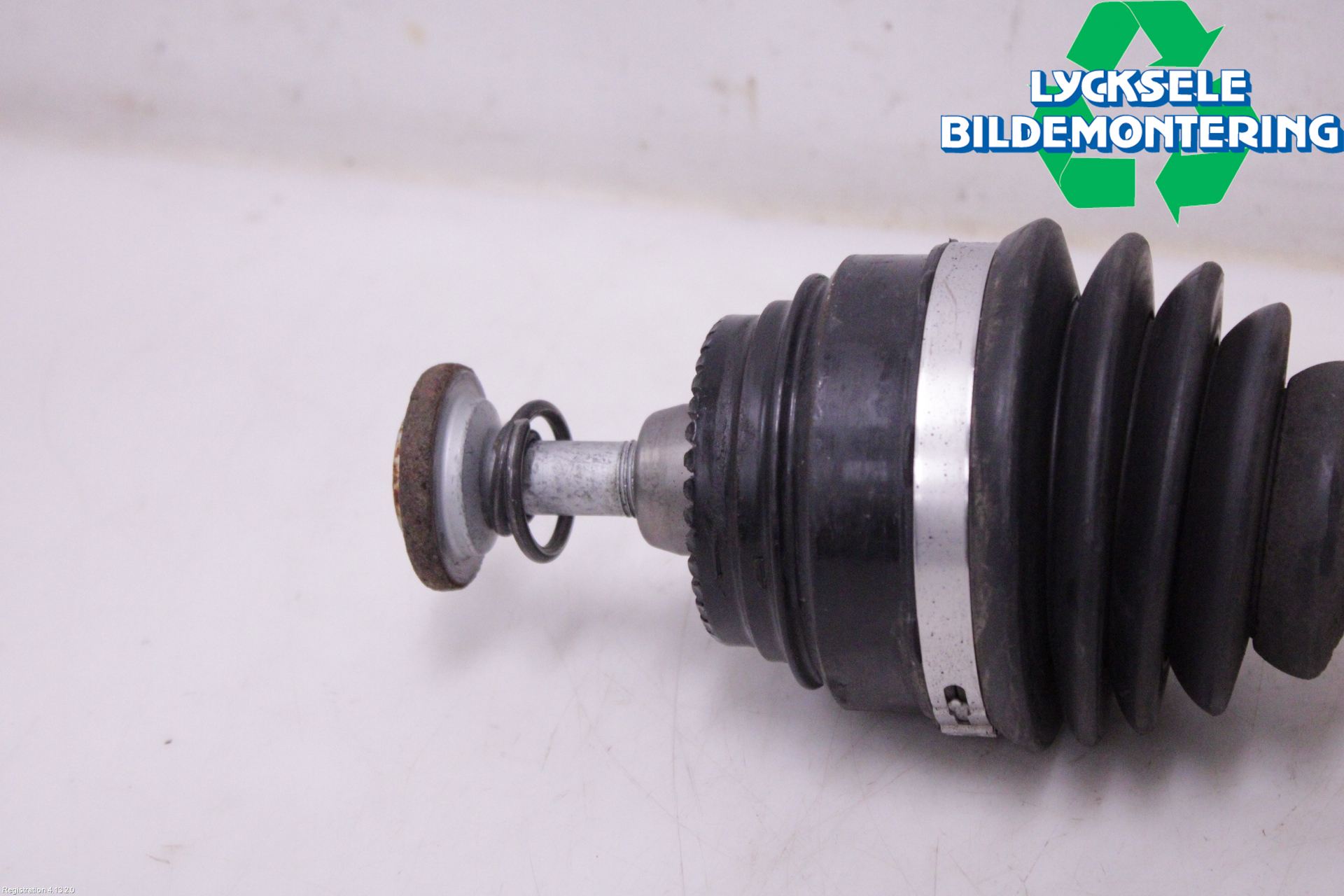 BMW 5 G30/G31/F90 17-23 Drivaxel Fram Vänster