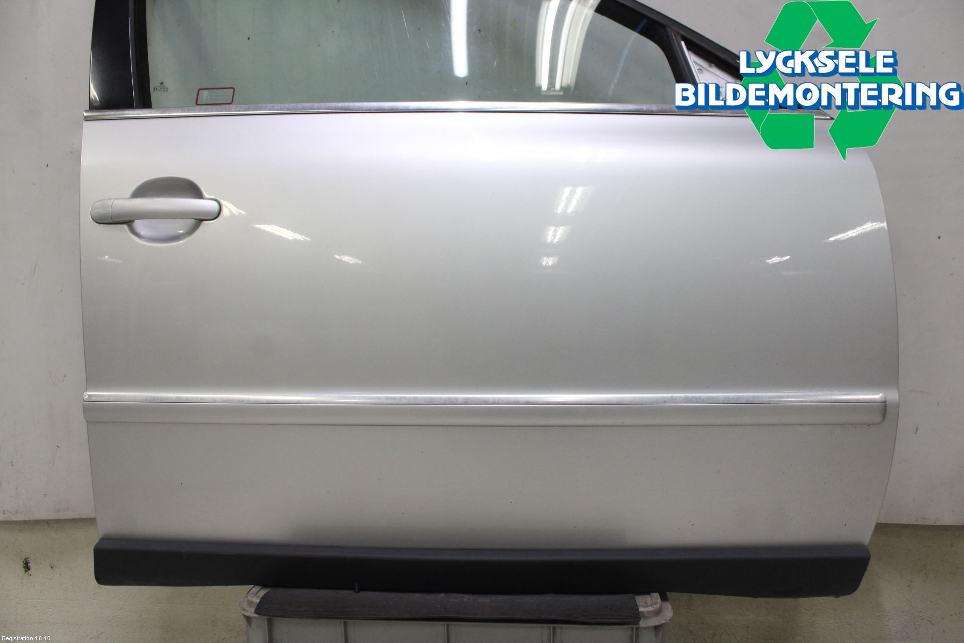 Volkswagen VW PASSAT 01-05 Dörr Fram Höger