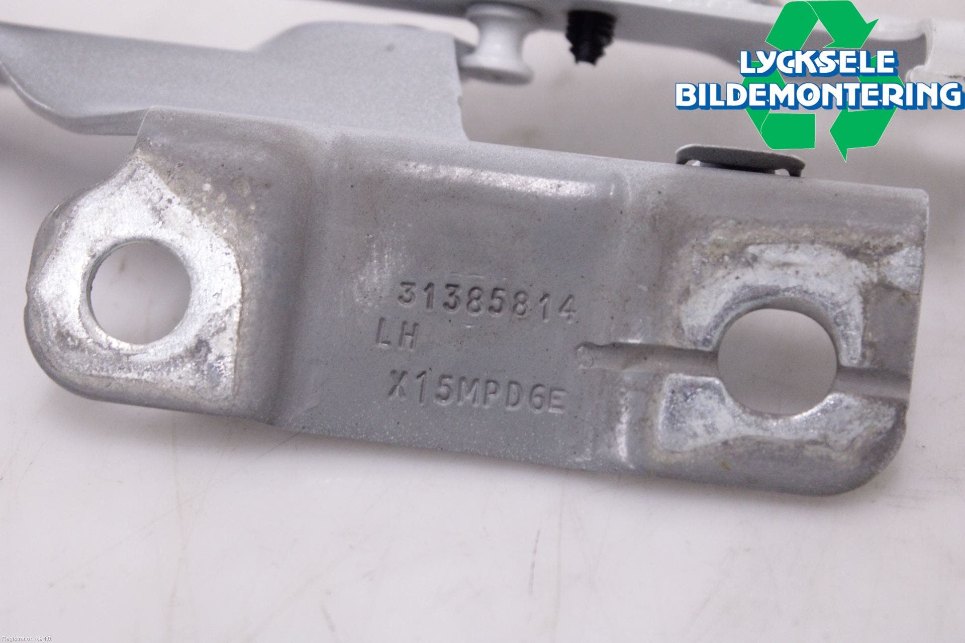 Volvo XC60 14-17 Huvgångjärn