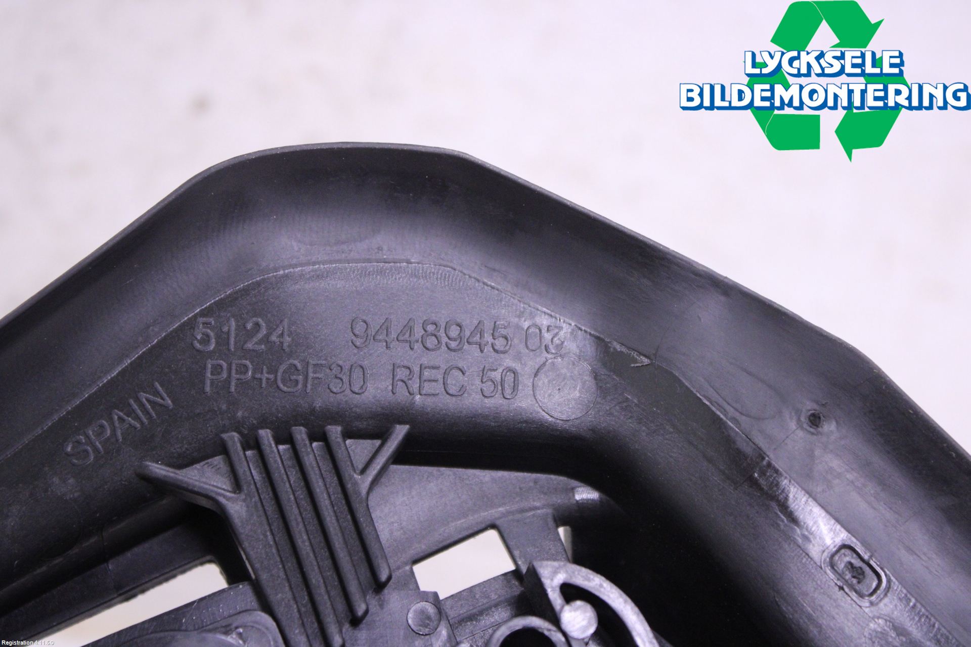 BMW 5 G30/G31/F90 17-23 Inredning Bakluckeklädsel