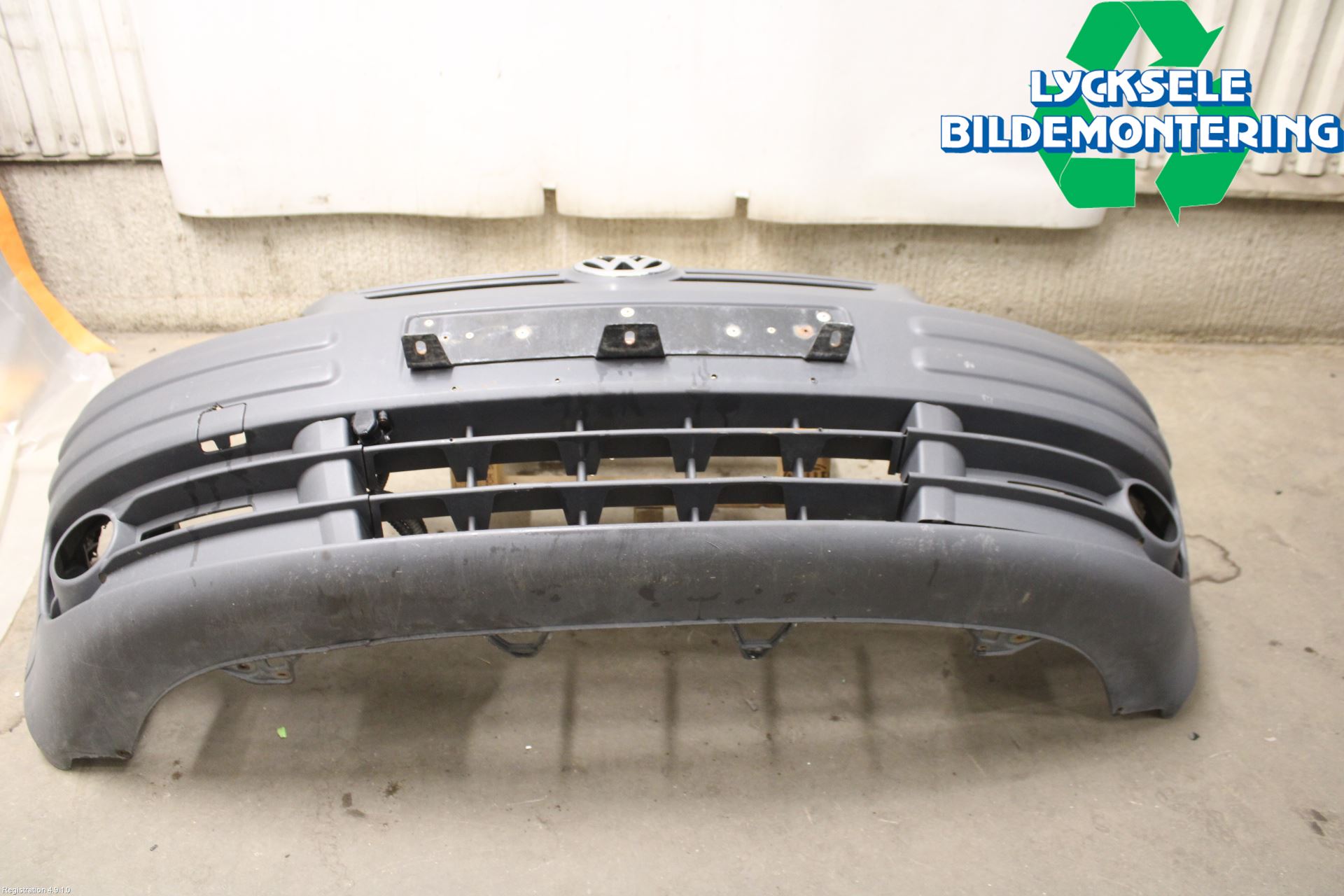 Volkswagen VW CADDY      04-10 Stötfångarbeklädnad Fram