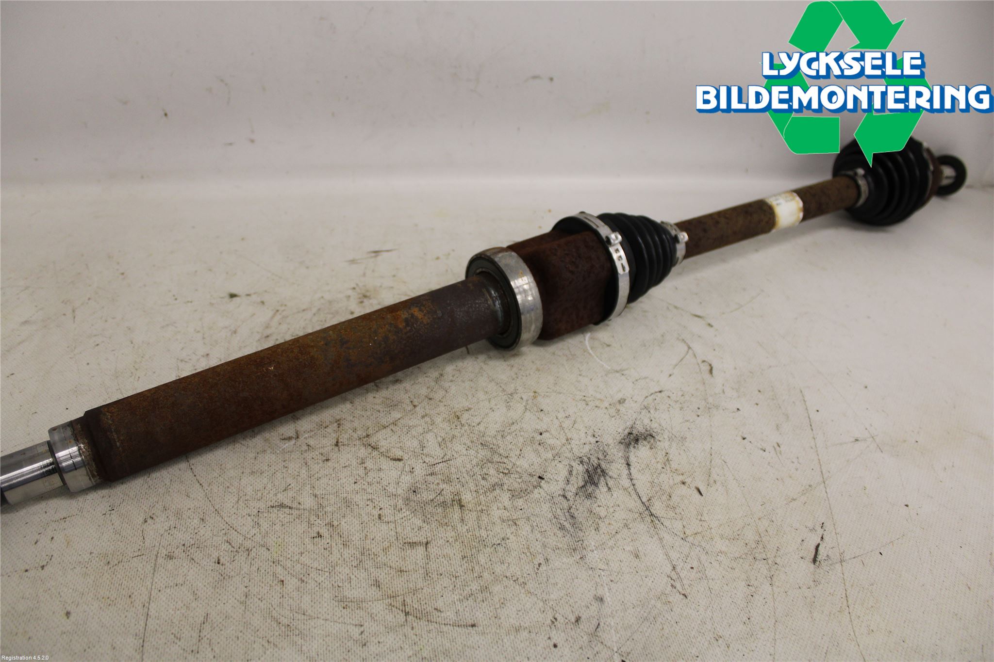 Ford FOCUS 15-18 Drivaxel Fram Höger