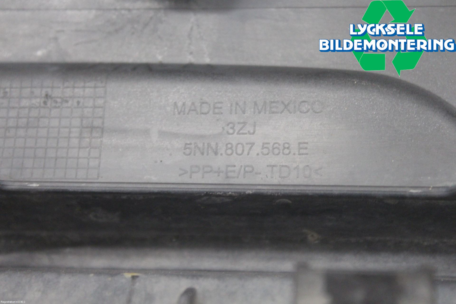 Volkswagen VW TIGUAN 16-24 Stötfångardel Bak Mitt