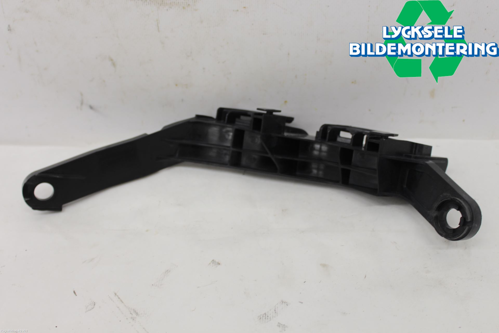 Toyota RAV4 19- Stötfångarfäste Bak Hö