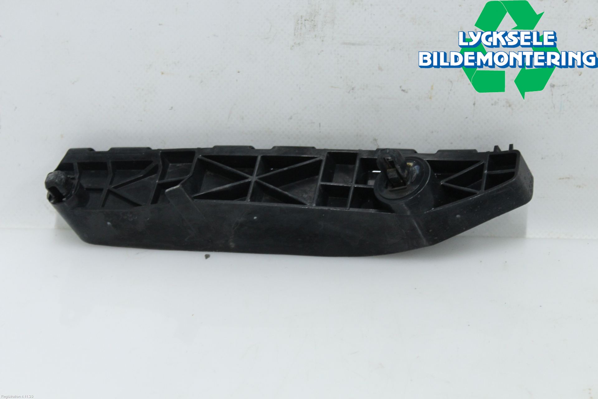 Lexus IS 220d/250/350 06-13 Stötfångarfäste Fram Hö