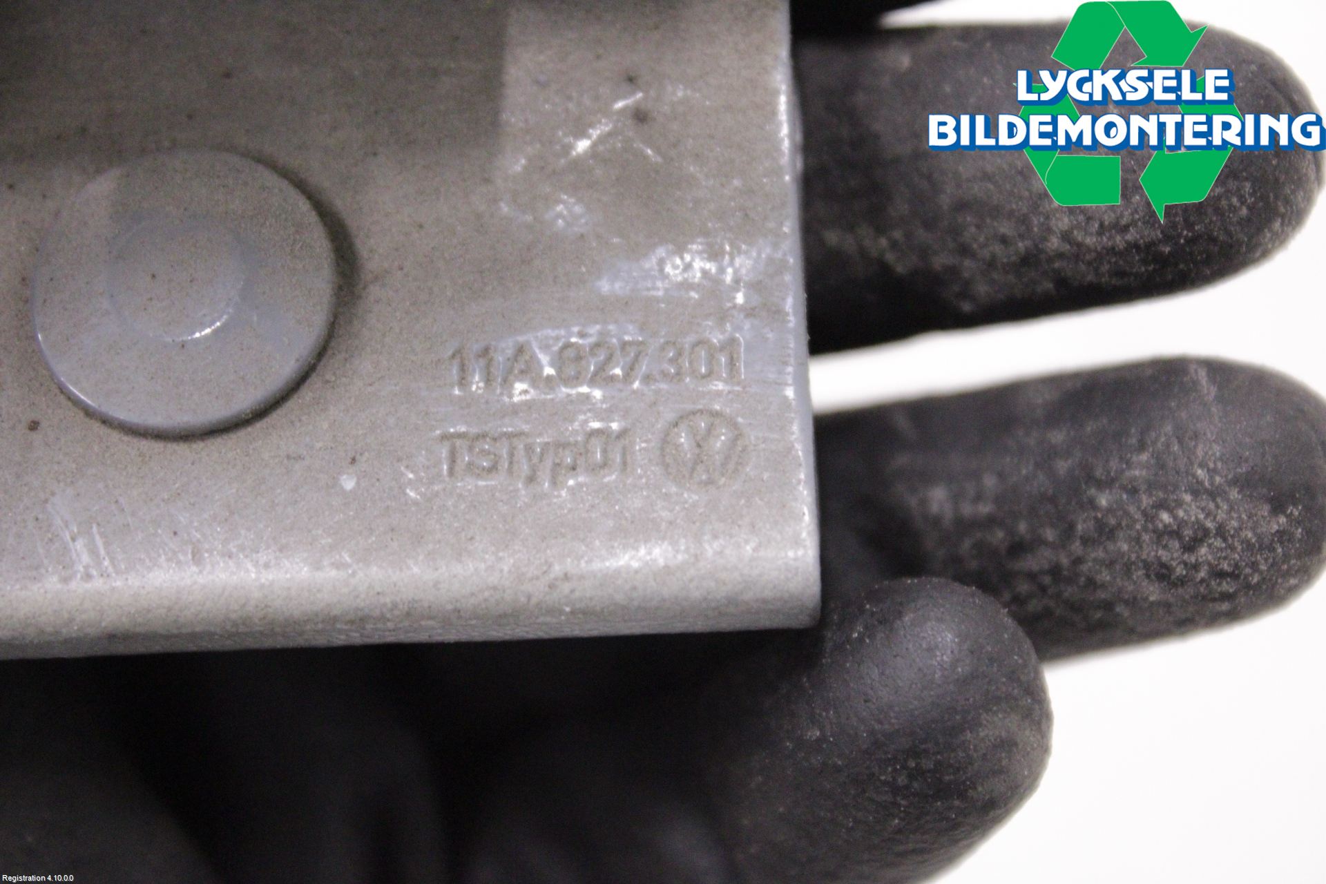 Volkswagen VW ID.4 21- Bakluckegångjärn Vä