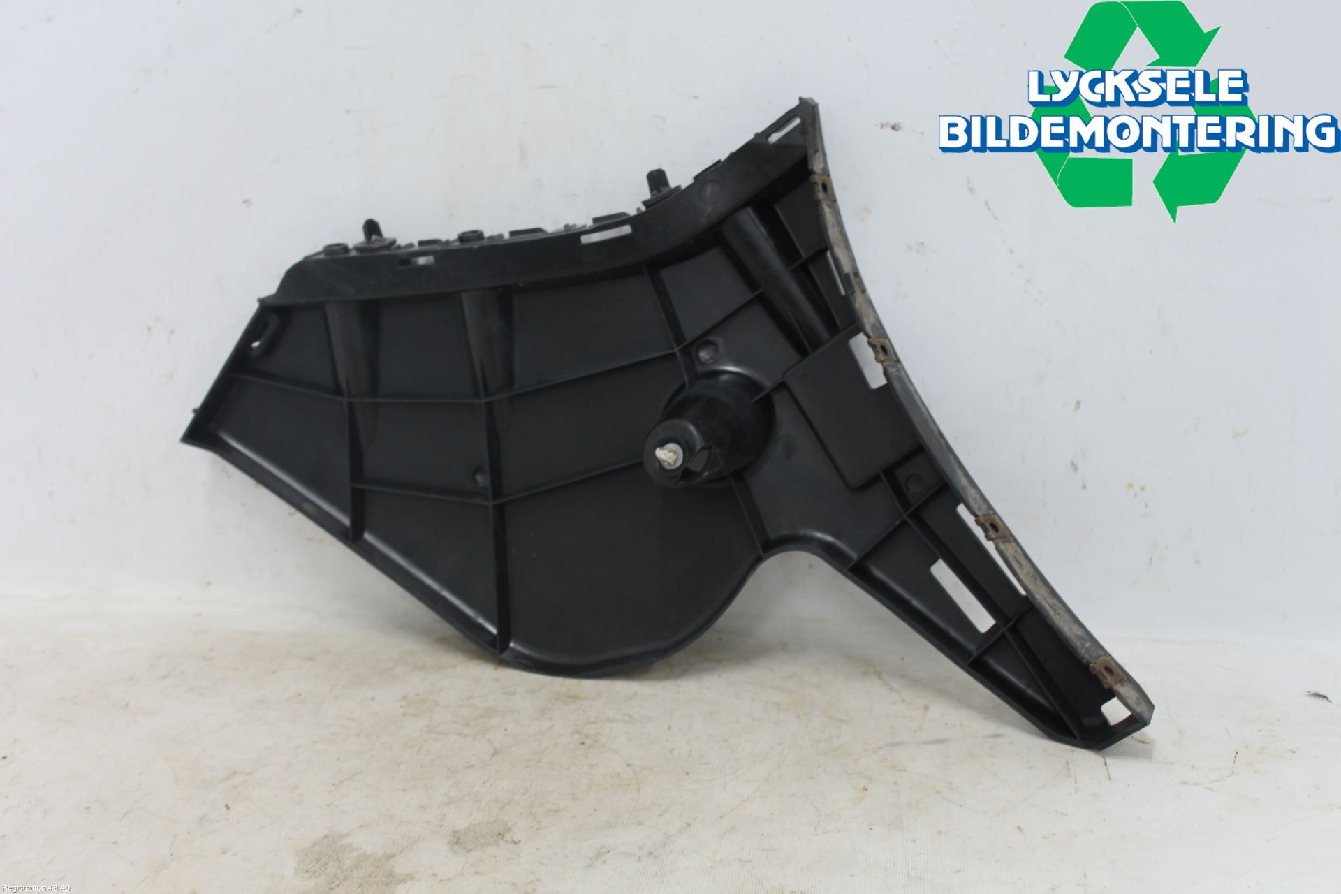 Volvo V60 14-18 Stötfångarfäste Bak Vä