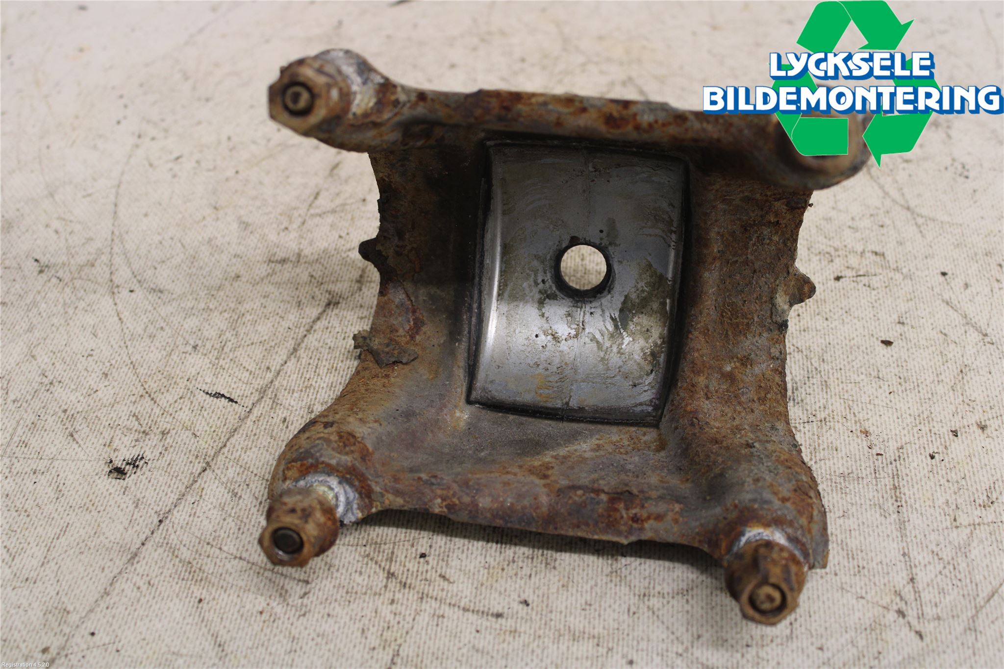 Volvo 940 91-98 Bakaxel Fäste