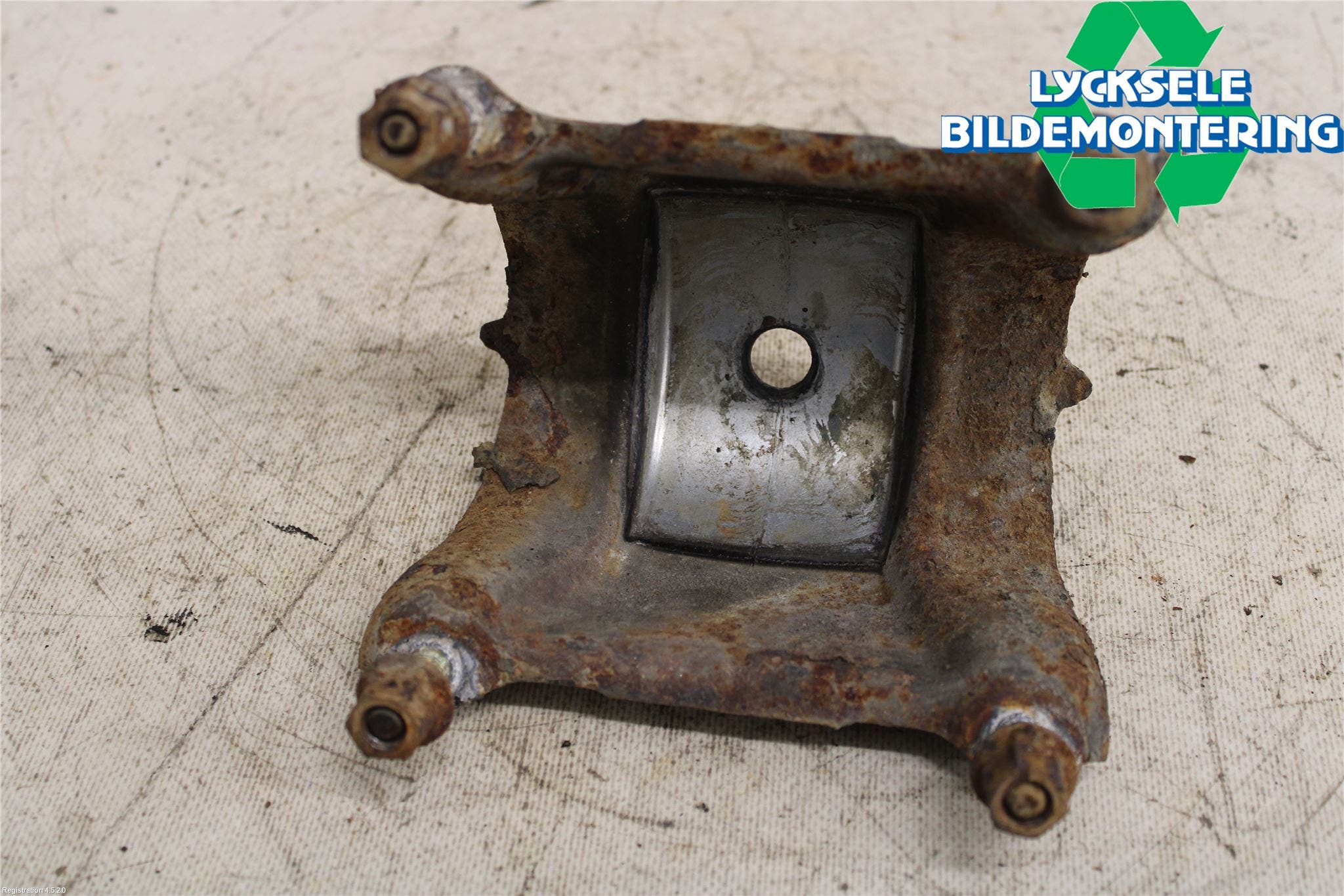 Volvo 940 91-98 Bakaxel Fäste