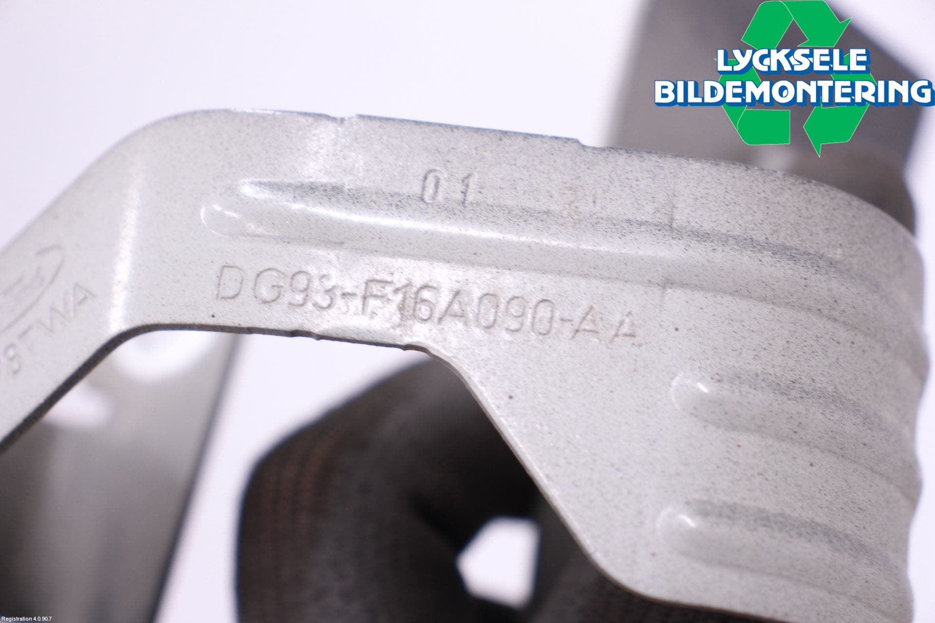 Ford MONDEO 15-22 Skärmfäste Fram Hö