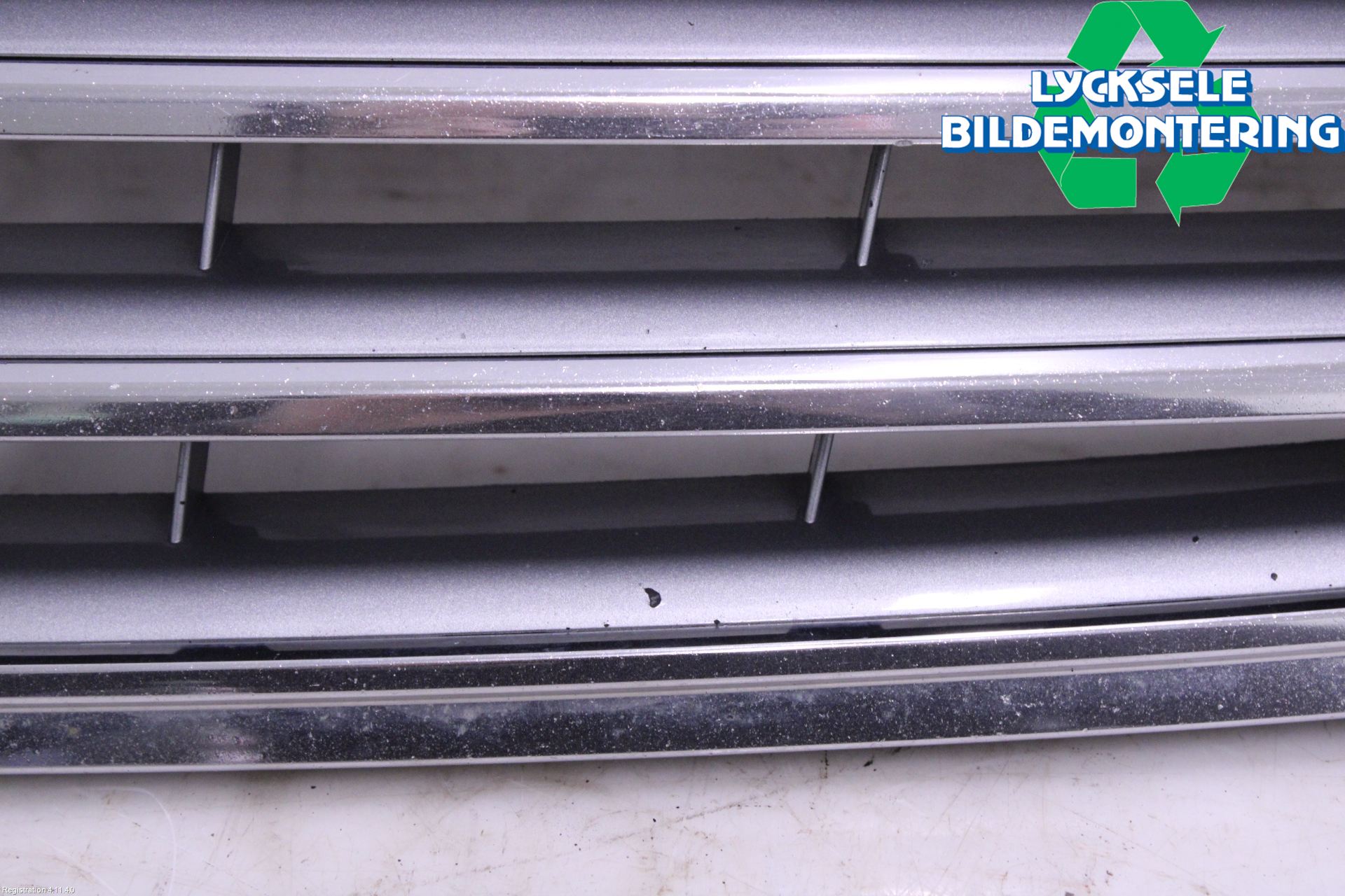 Mercedes-Benz MB C (203) 00-07 Grill Komp