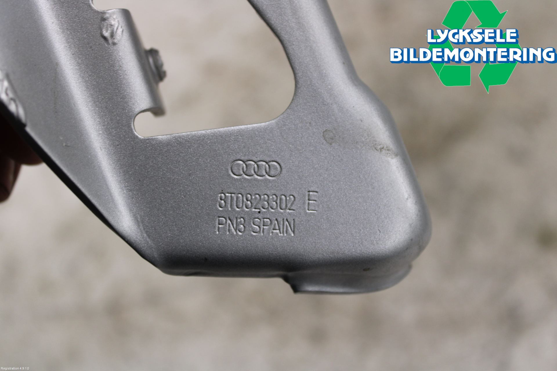 Audi A5 07-16 Huvgångjärn