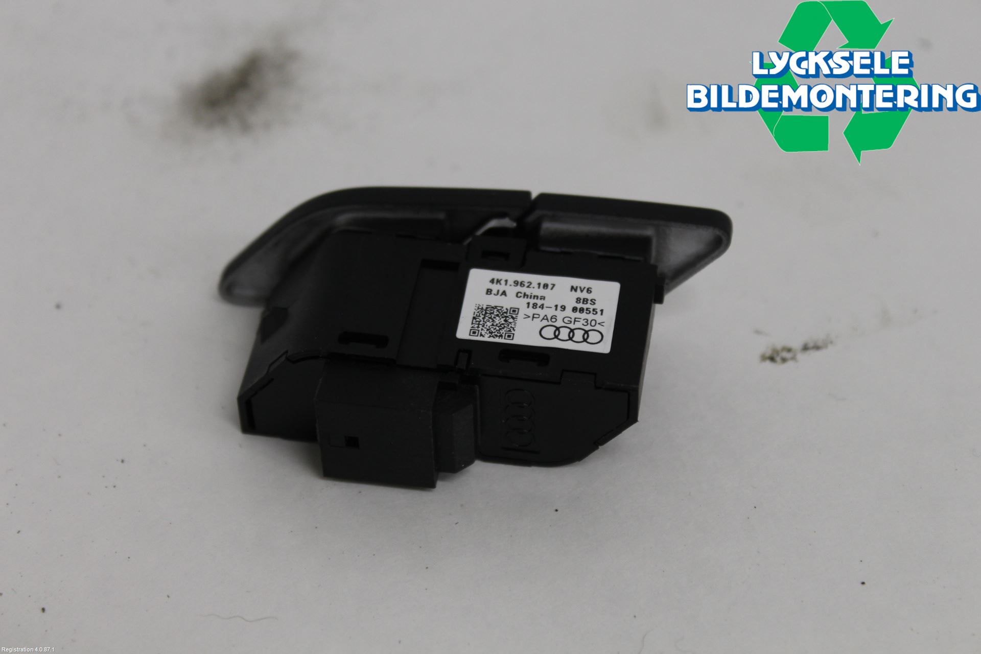 Audi A6 F2/C8 19- Strömställare Centrallås