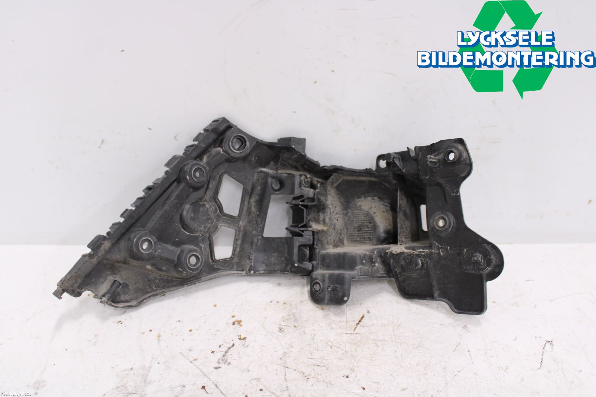 Renault CLIO IV 12-16 Stötfångarfäste Bak Hö