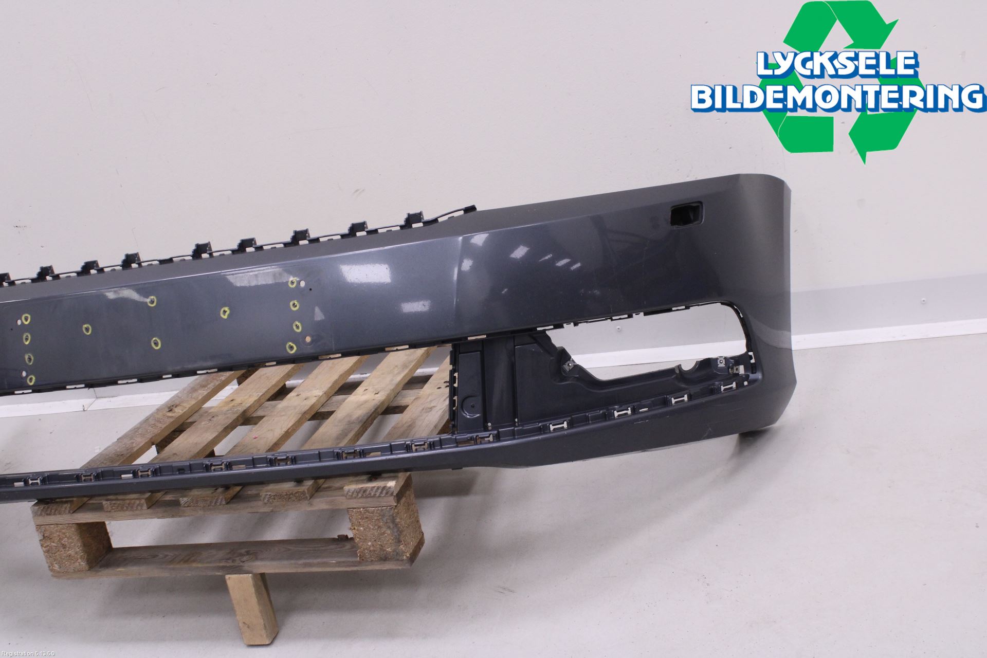 Volkswagen VW PASSAT 11-14 Stötfångarbeklädnad Fram
