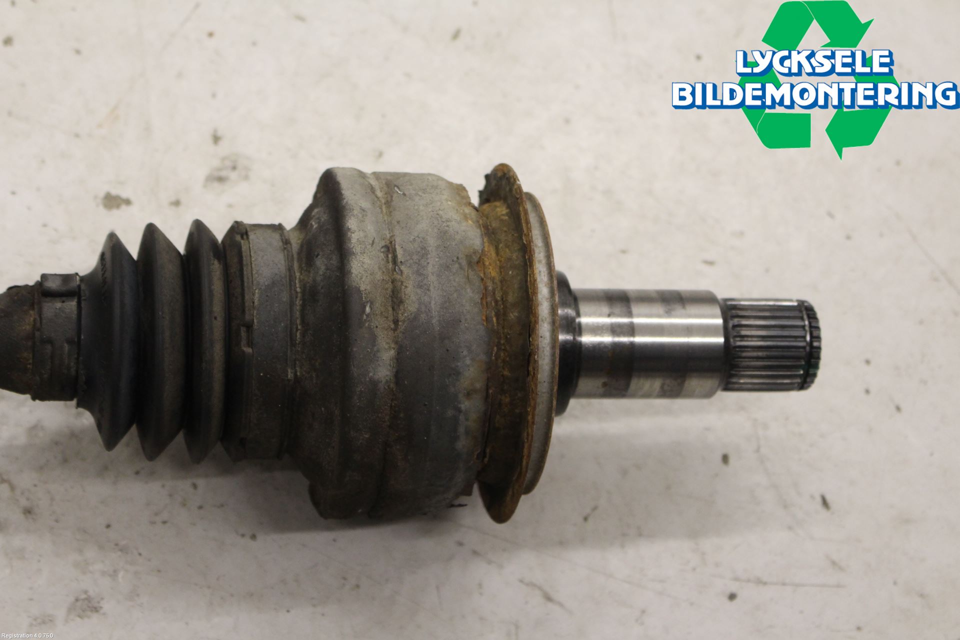 Mercedes-Benz MB E-KLASS (W212) 09-16 Drivaxel Bak Vänster
