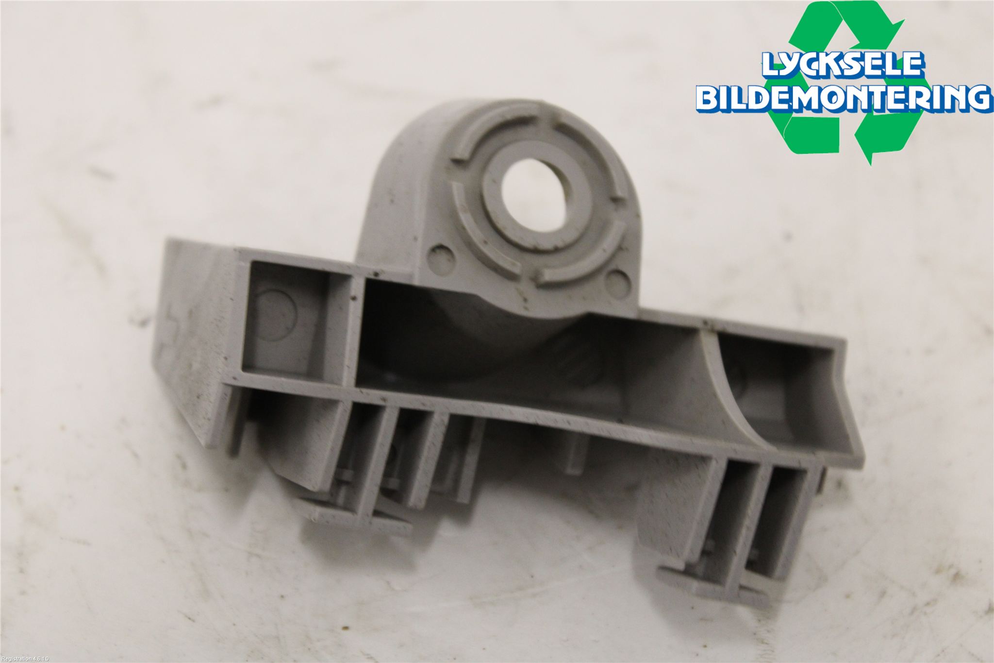 Toyota AURIS 13-19 Stötfångarfäste Bak Hö