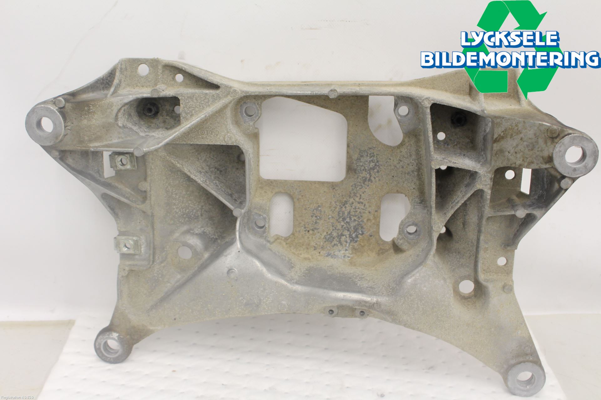 Audi A6 F2/C8 19- Växellådsbalk