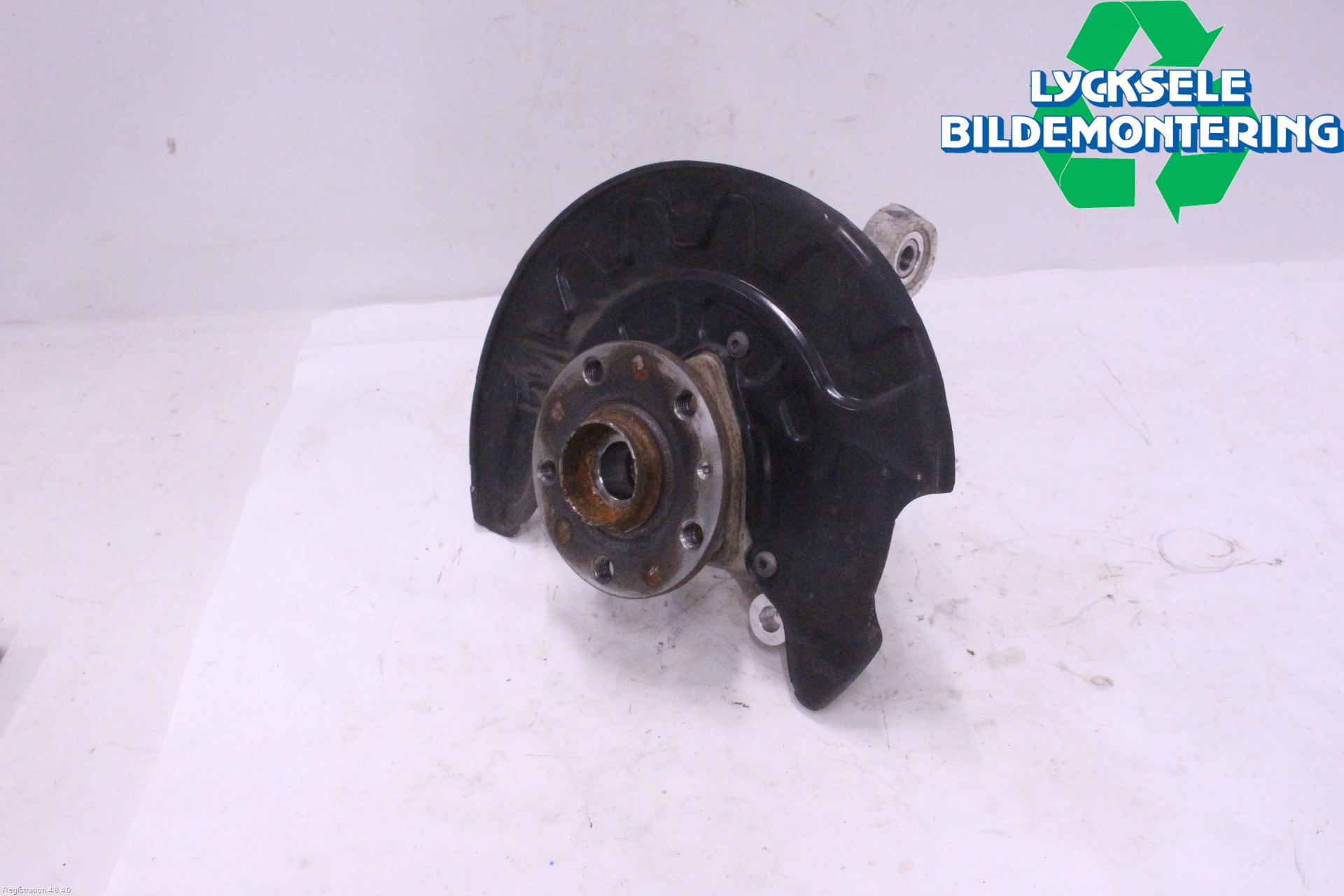 Volkswagen VW TIGUAN 16-24 Styrspindel Lagerhus Vä