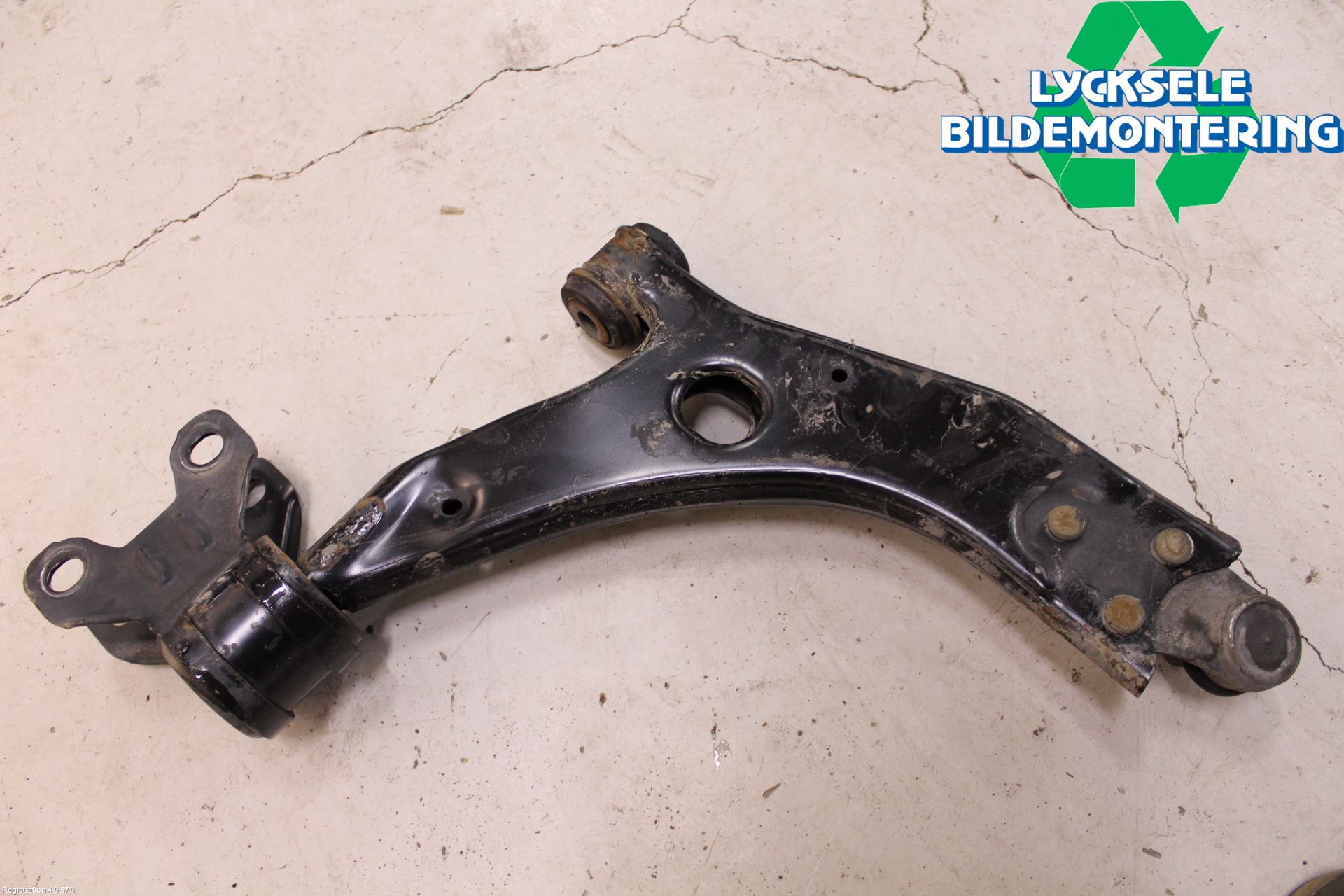 Ford FOCUS 15-18 Bärarm Fram Undre Vä