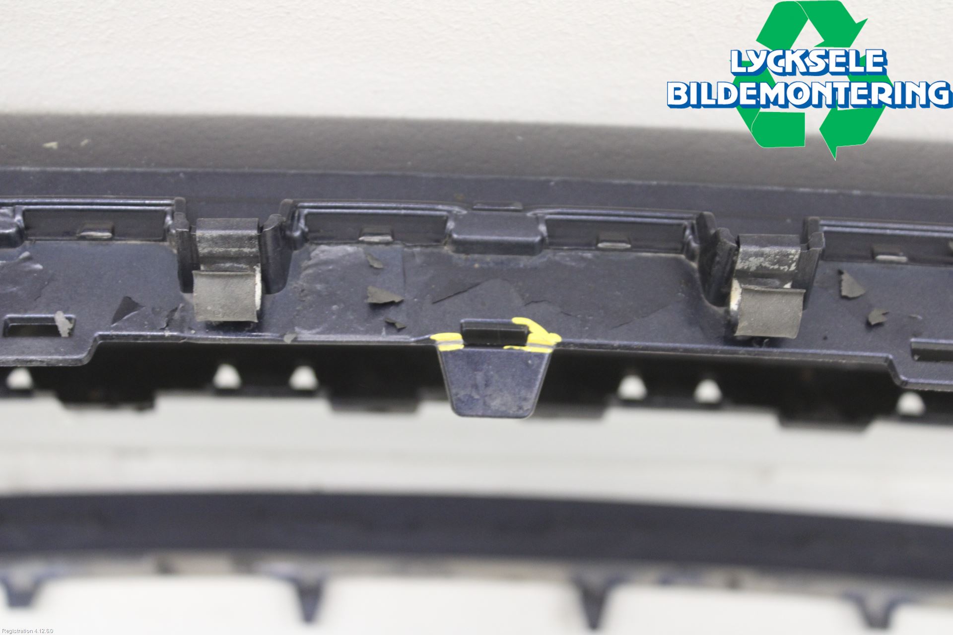 Volkswagen VW PASSAT 11-14 Stötfångarbeklädnad Fram