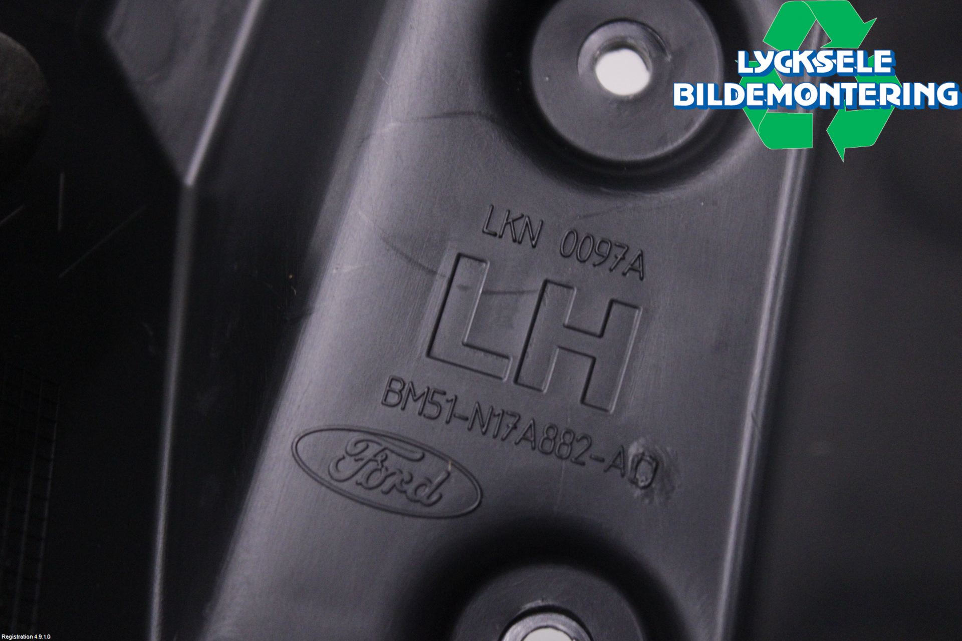 Ford FOCUS 15-18 Stötfångarfäste Bak Vä