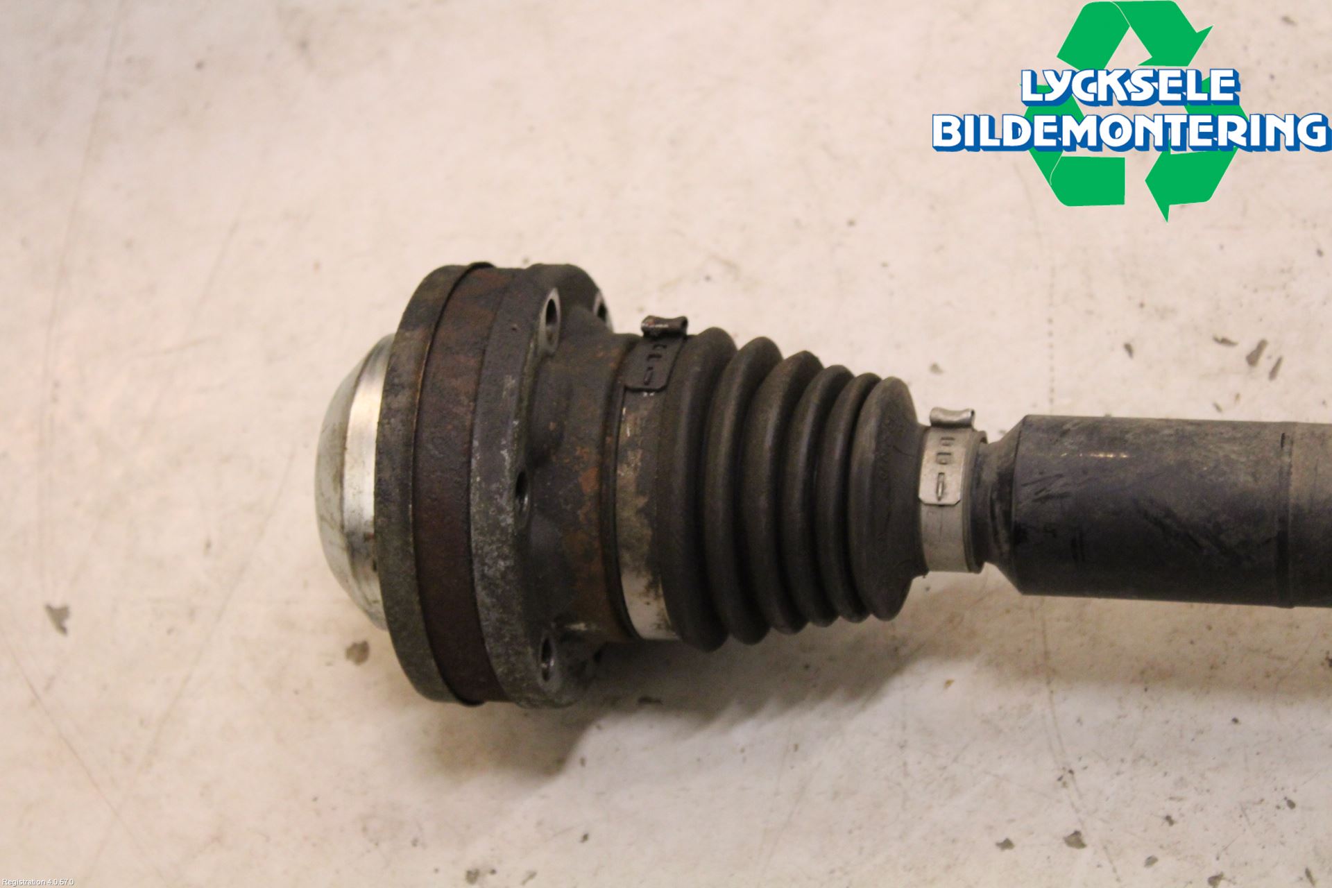 Volkswagen VW CADDY      04-10 Drivaxel Fram Höger
