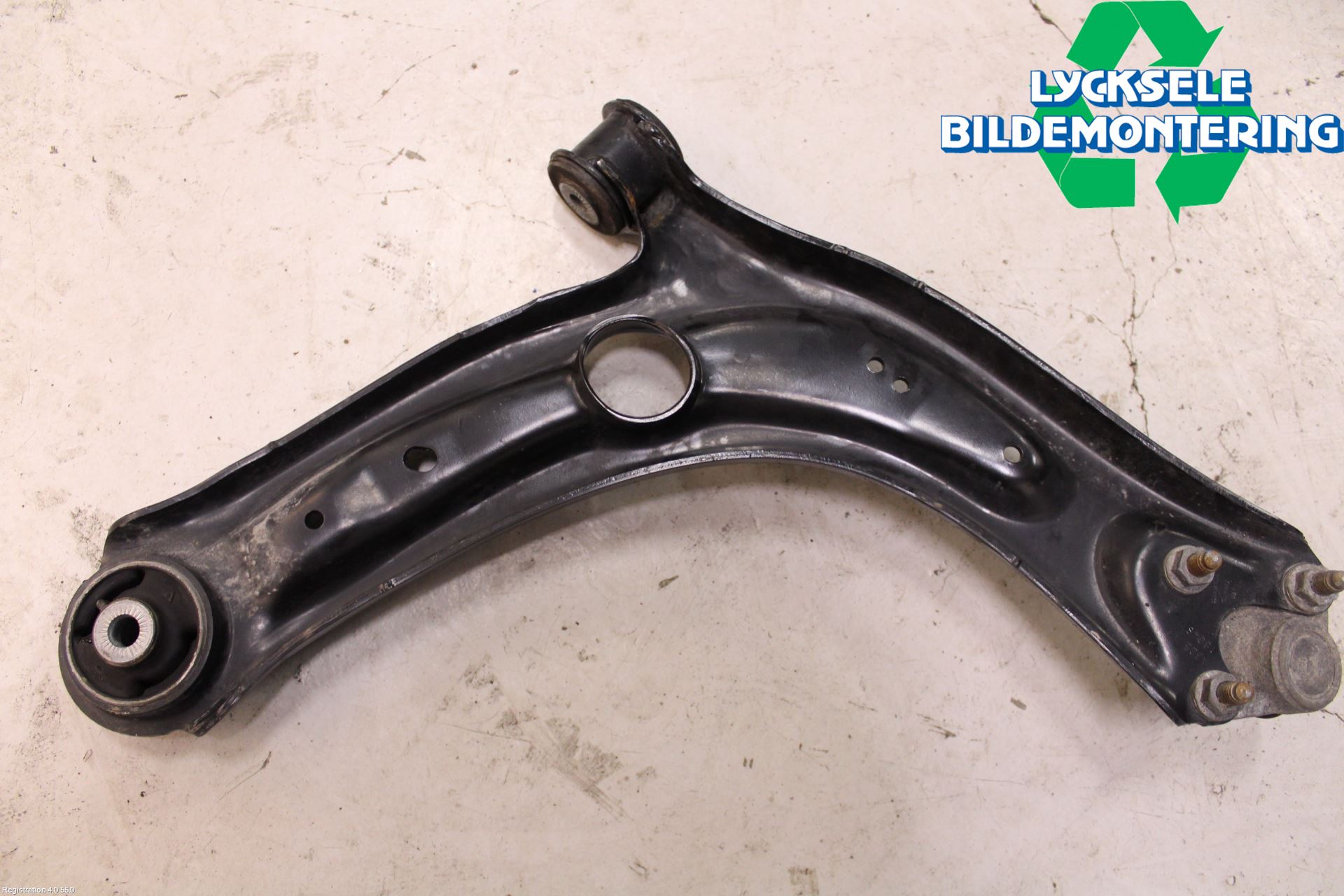 Volkswagen VW PASSAT 15-19 Bärarm Fram Undre Vä