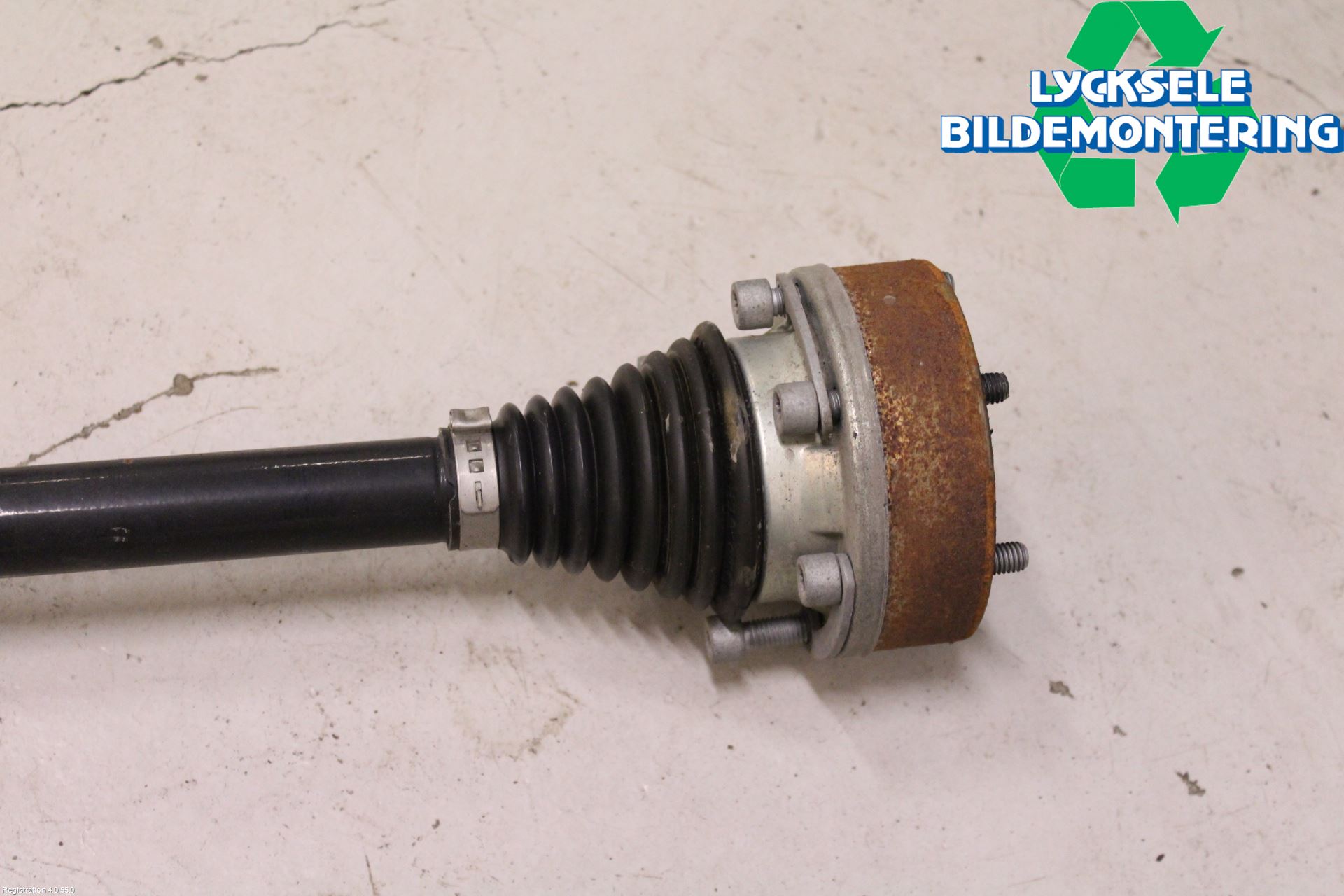 Volkswagen VW PASSAT 15-19 Drivaxel Bak Höger
